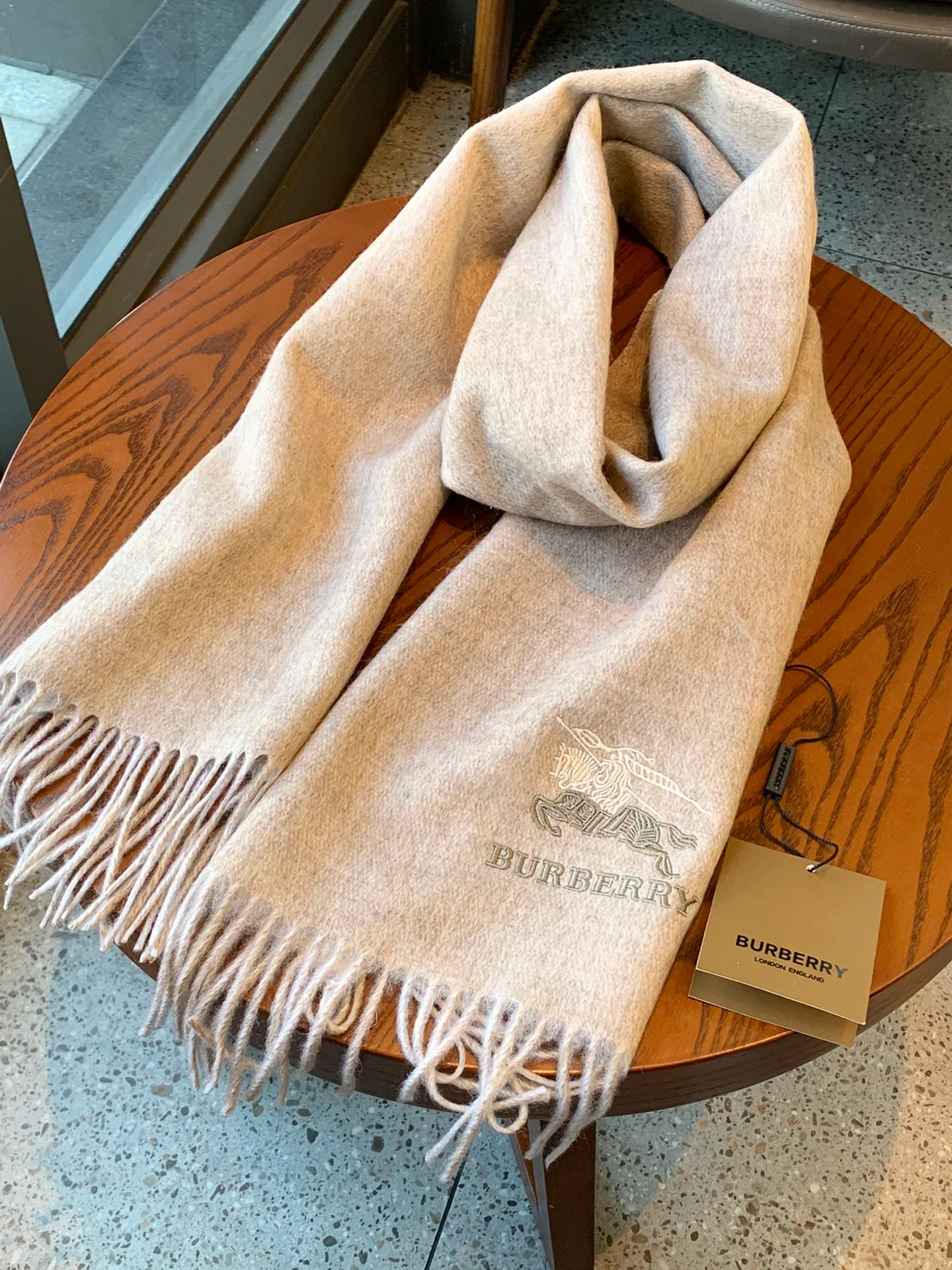 Шарф для верховой езды Burberry с градиентным логотипом - Размер 30 - 180 см - 90% кашемир - 10% овечья шерсть - Бежевый