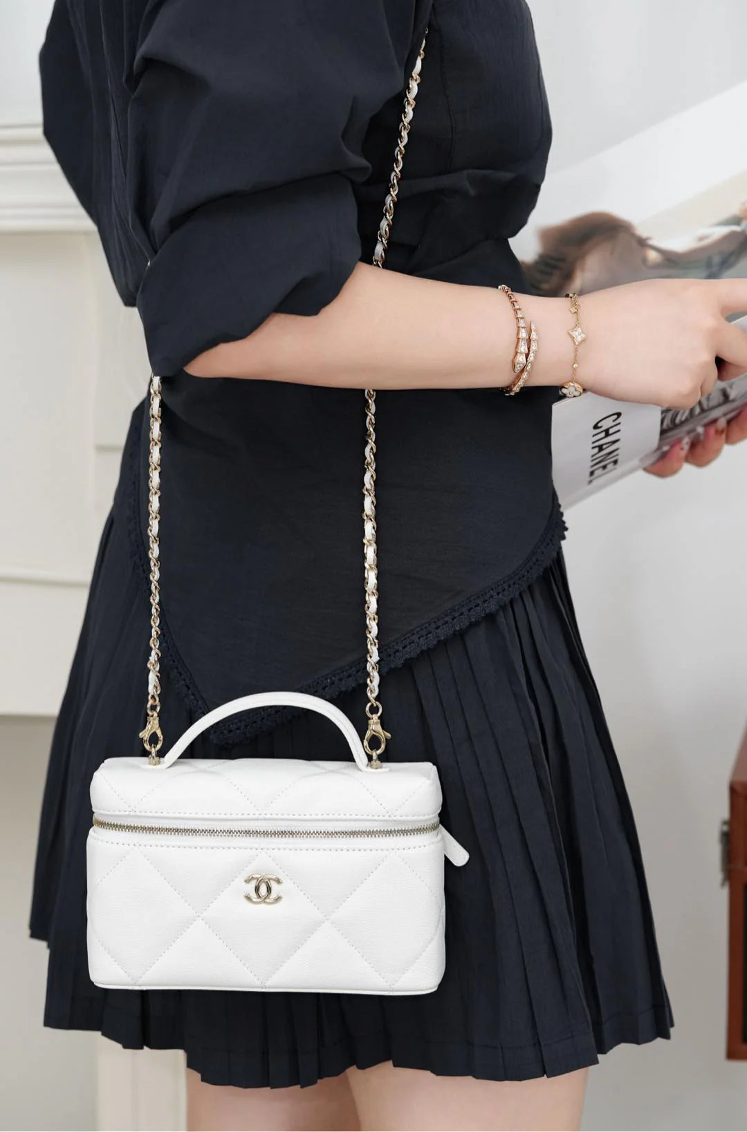 Мини-рюкзак Chanel 25b с пайетками - белый