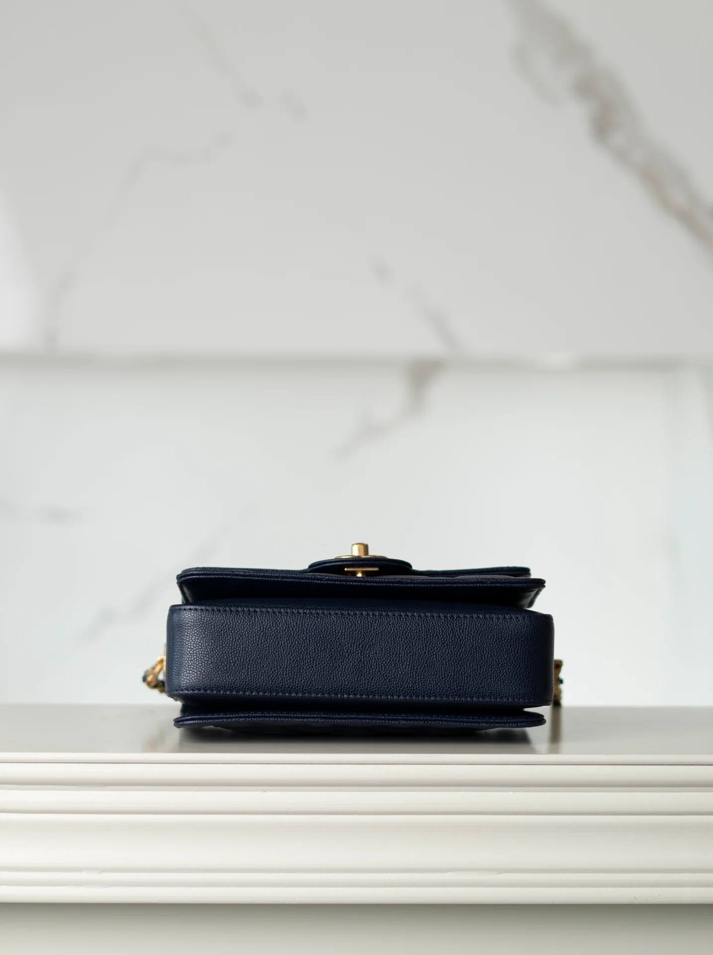 Мини-сумочка Chanel с клапаном и ручкой - синяя