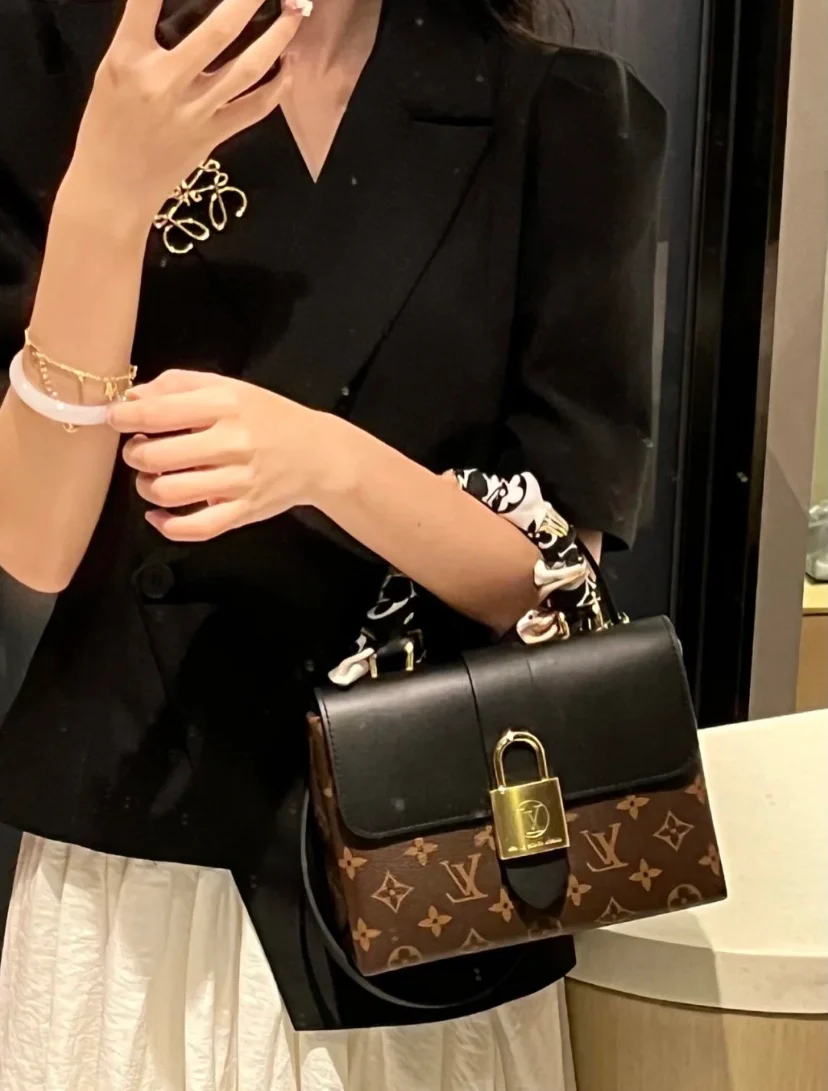 m44321-LV-locky-lock bag-black