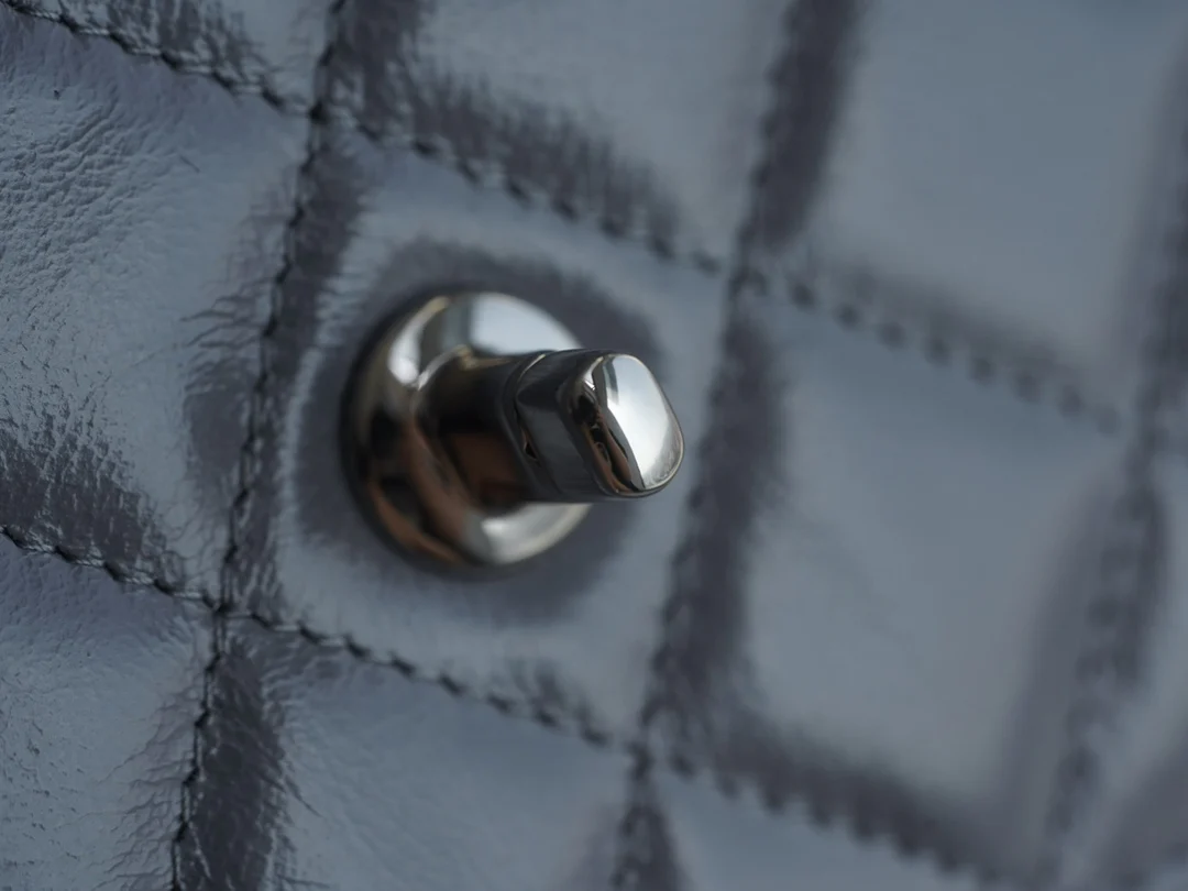 Chanel - Новая гармошка с ручкой, украшенной стразами - Серая