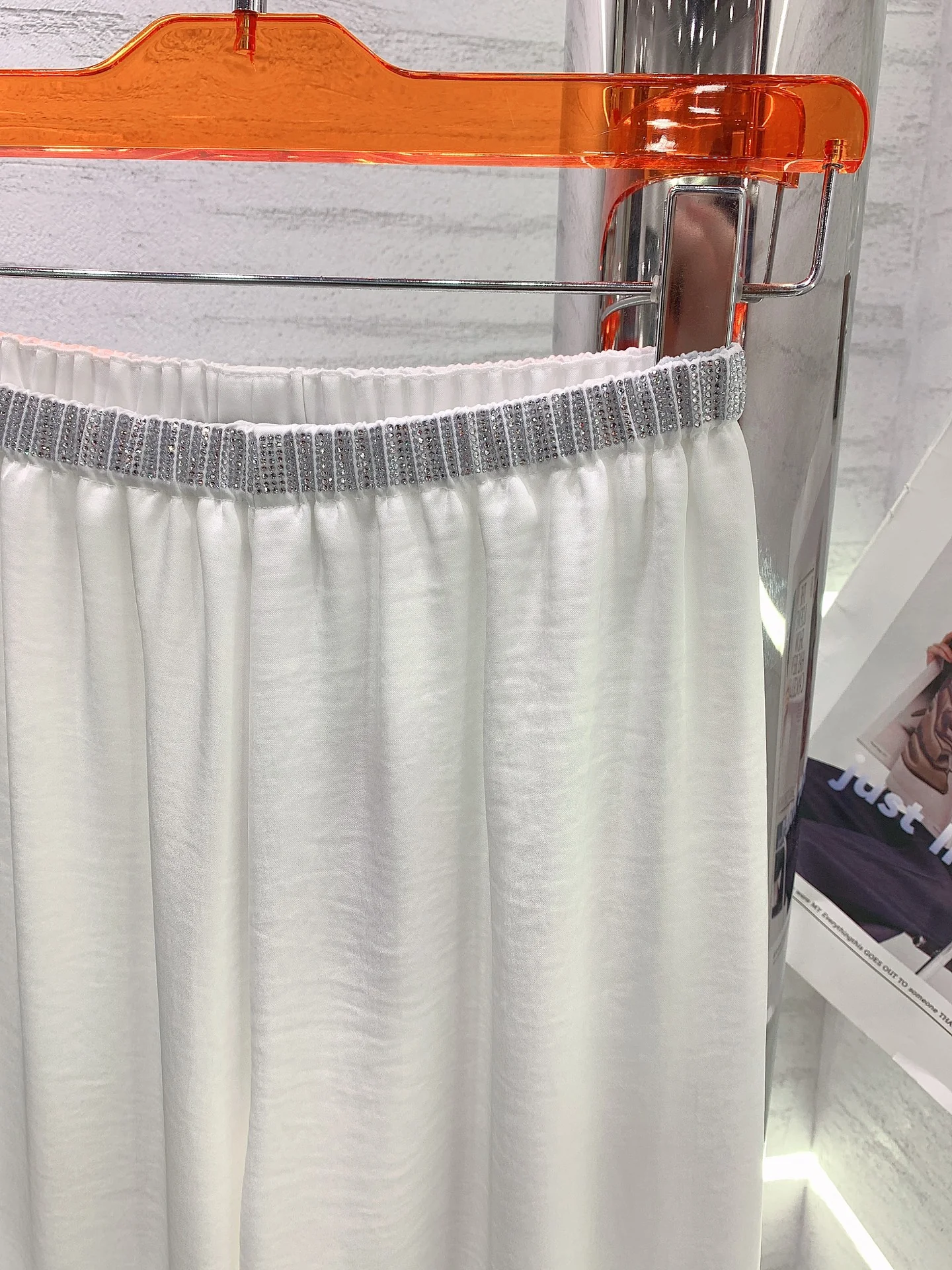 Брюки Miu Miu-2404 с эластичным поясом и стразами, широкие штанины, термостойкие.