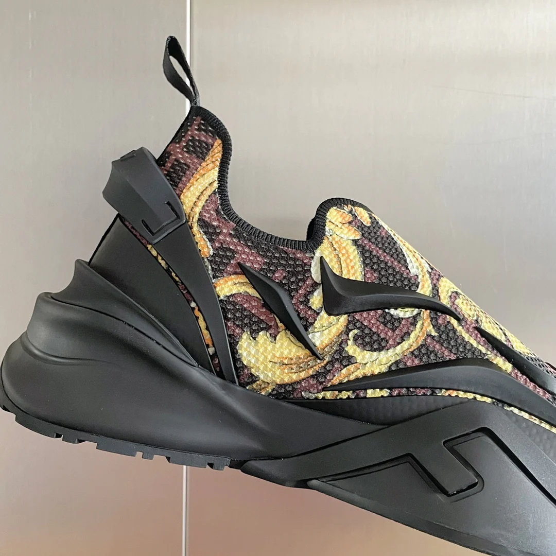 Новинка 2023 года от Fendi - кроссовки Flow Series Flyknit - коллаборация - черные