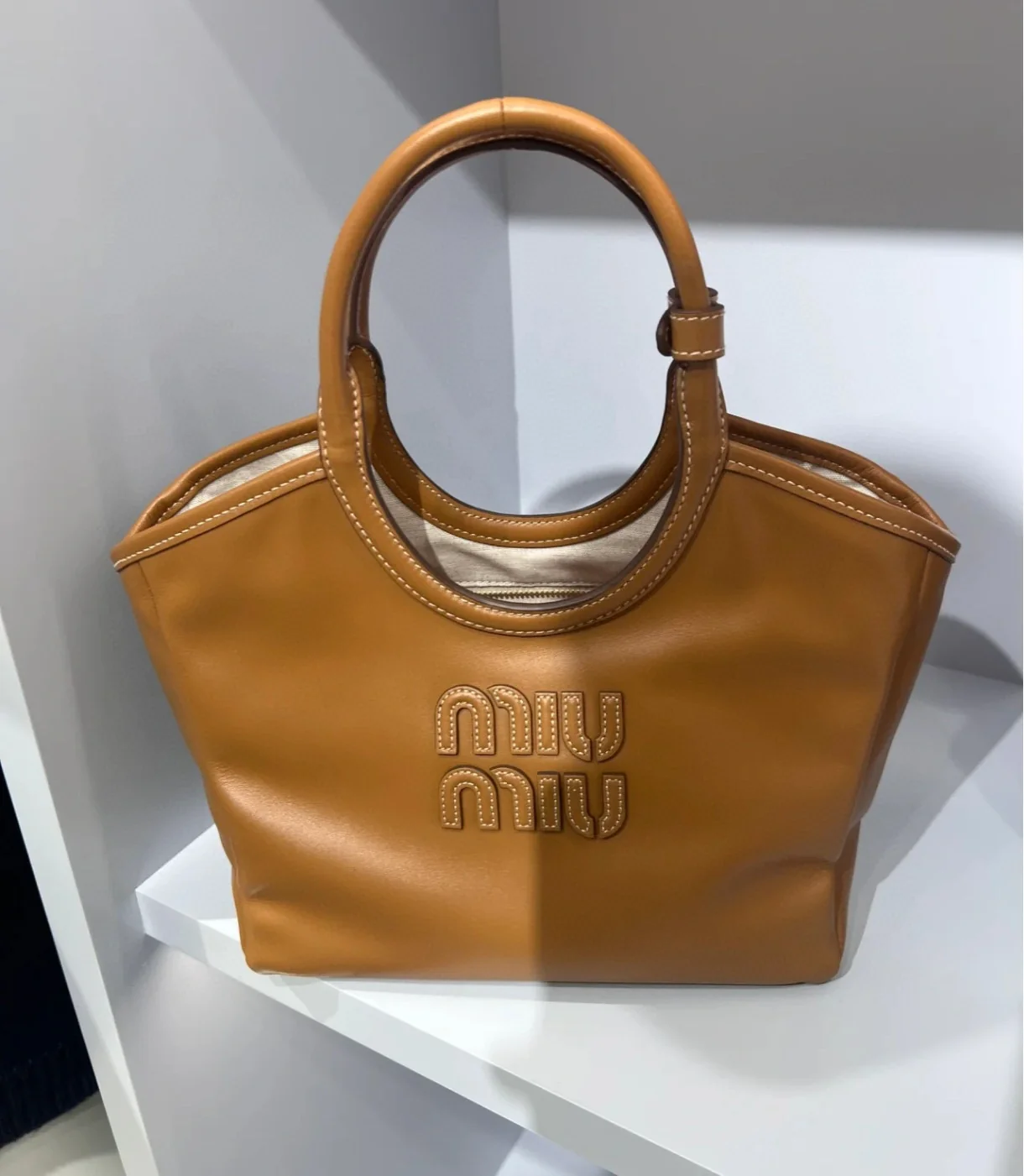 Сумка-тоут Miu Miu Ivy - Body Showcase