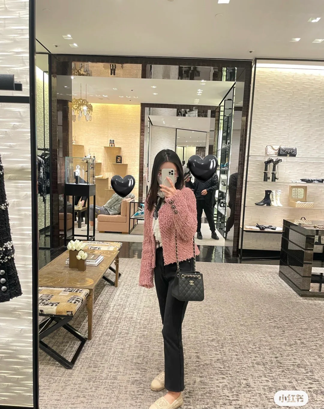 Новая сумка-тоут Chanel весна/лето 2022 — фотографии в действии.