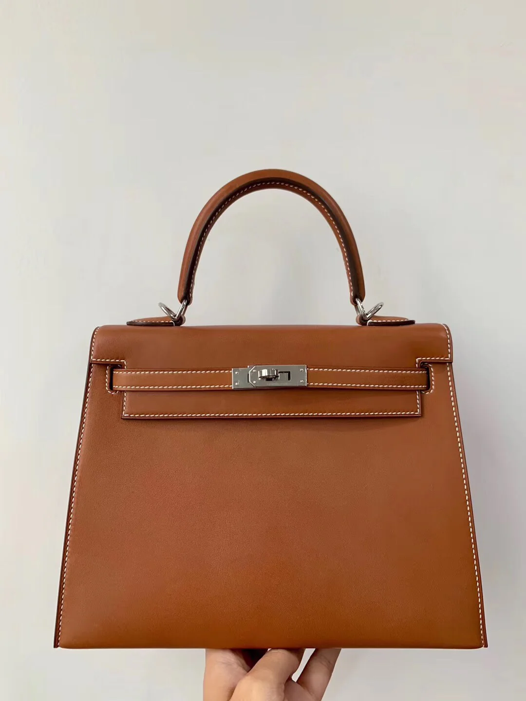 Пряжка Hermes Kelly 25 Barenia Haas из натурального серебра