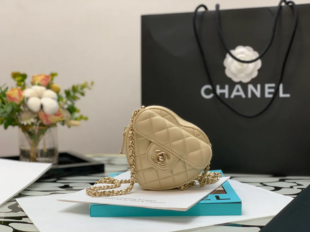 Сумка Chanel Heart с цепочкой и стеганым сердечком - Сумка из овечьей кожи с сердечком - 4 шт.