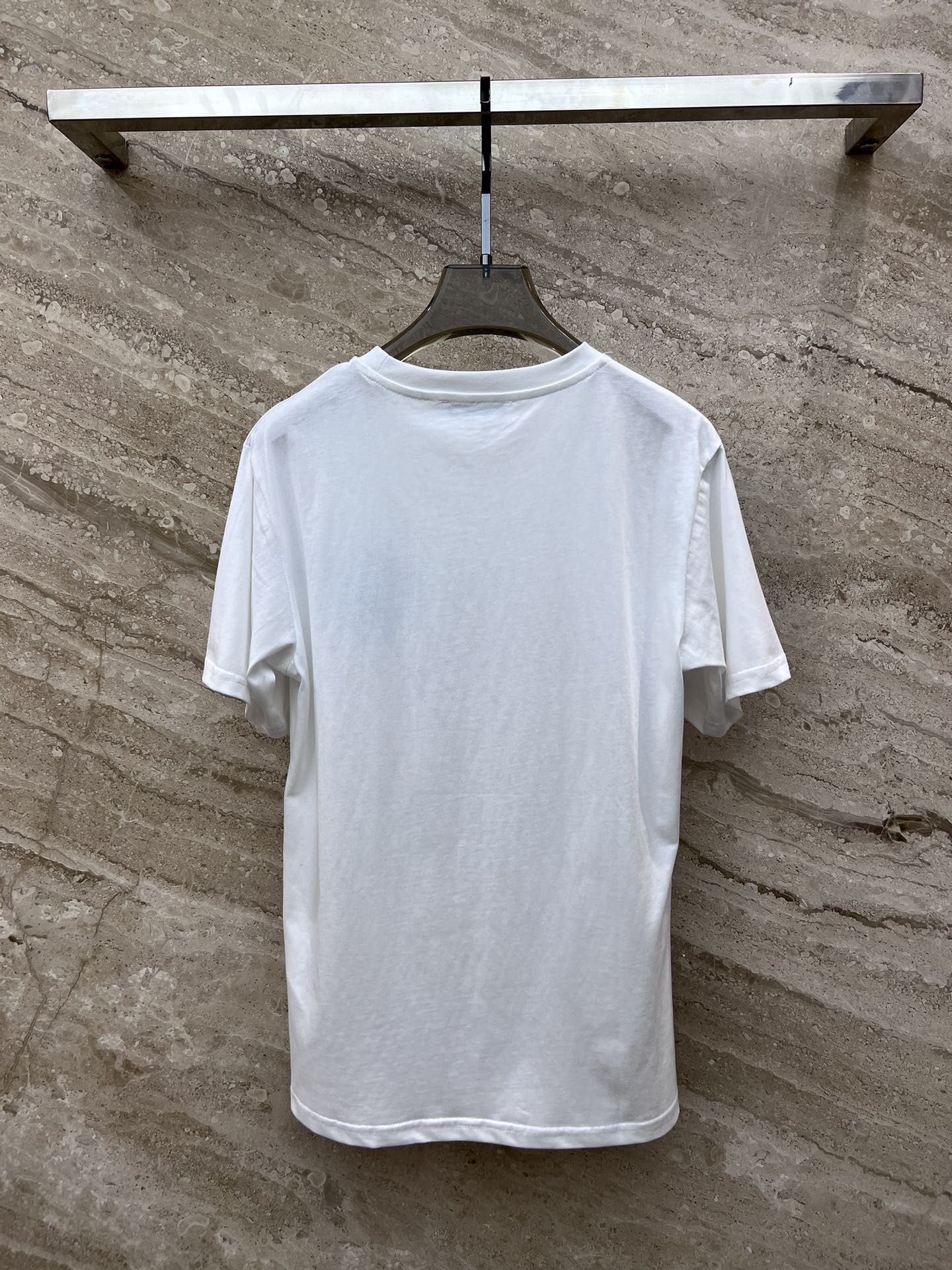 Новинка сезона весна/лето 2024 - Футболка с короткими рукавами и круглым вырезом, украшенная вышивкой в ??виде щенка - Белая