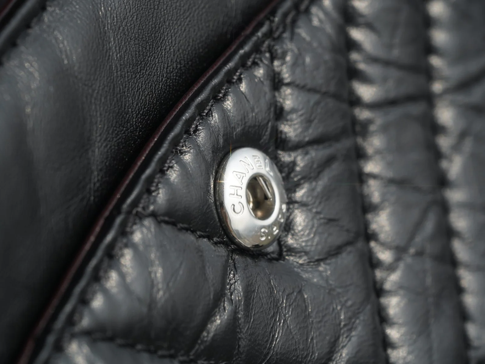 Chanel 2-55 - Черная застежка с V-образным узором - Кожа теленка, 24 см