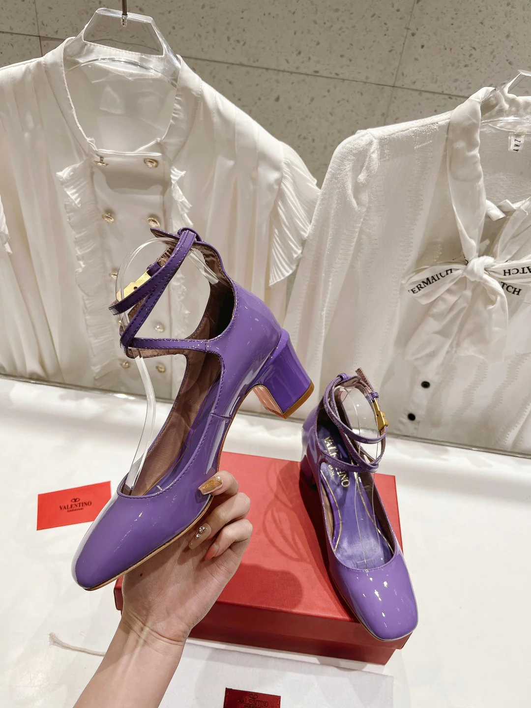 Коллекция Valentino Весна/Лето 2023 - Rockstud - Туфли на шнуровке на низком каблуке - 4-5 см - Фиолетовые