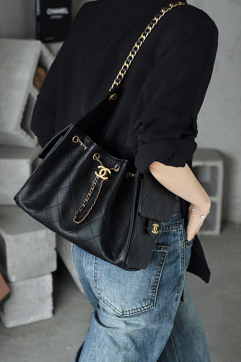 Сумка Chanel 25 - Хиппи-хобо, маленькая - Золотая пряжка