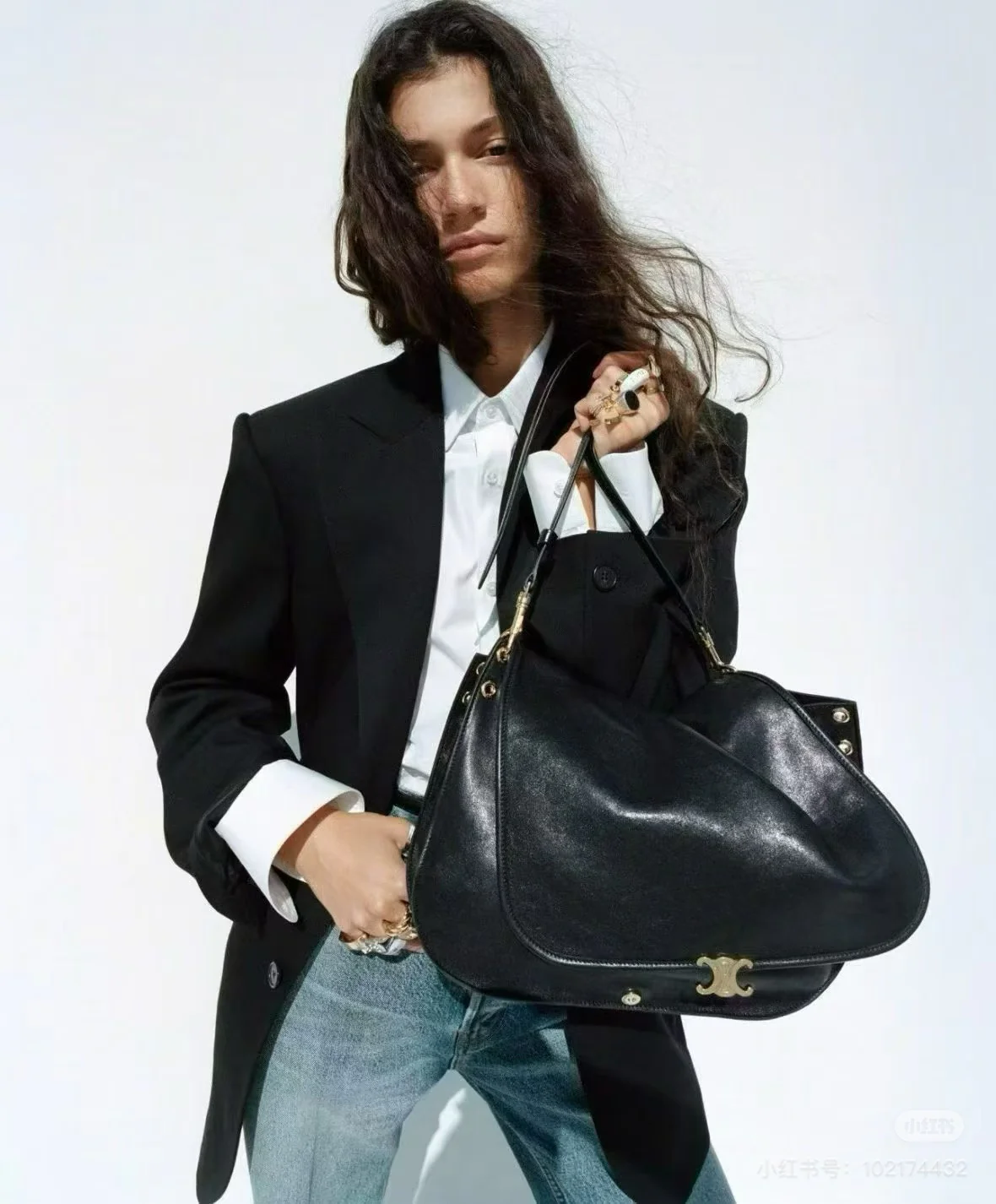 Новинка сезона весна/лето 2026 от Celine - Soft Triomphe Besace - овечья кожа - черный