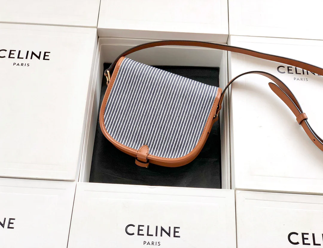 Сумка Celine-folco Saddle Bag - полосатая, из ткани и телячьей кожи.