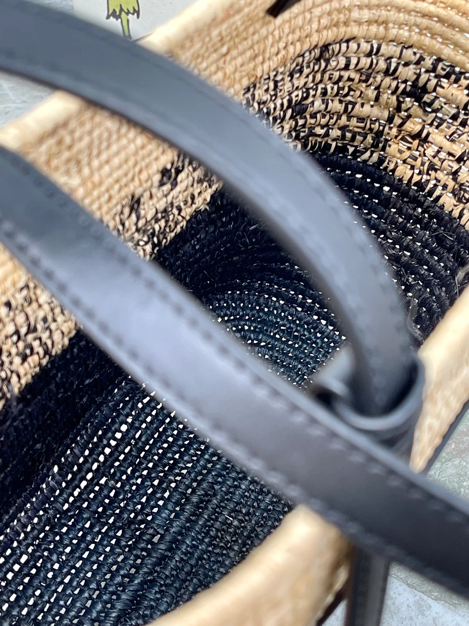 Летняя лимитированная серия соломенных сумок Loewe