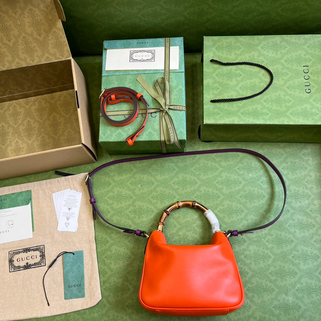 Маленькая сумка через плечо Gucci-Diana Bamboo Joint