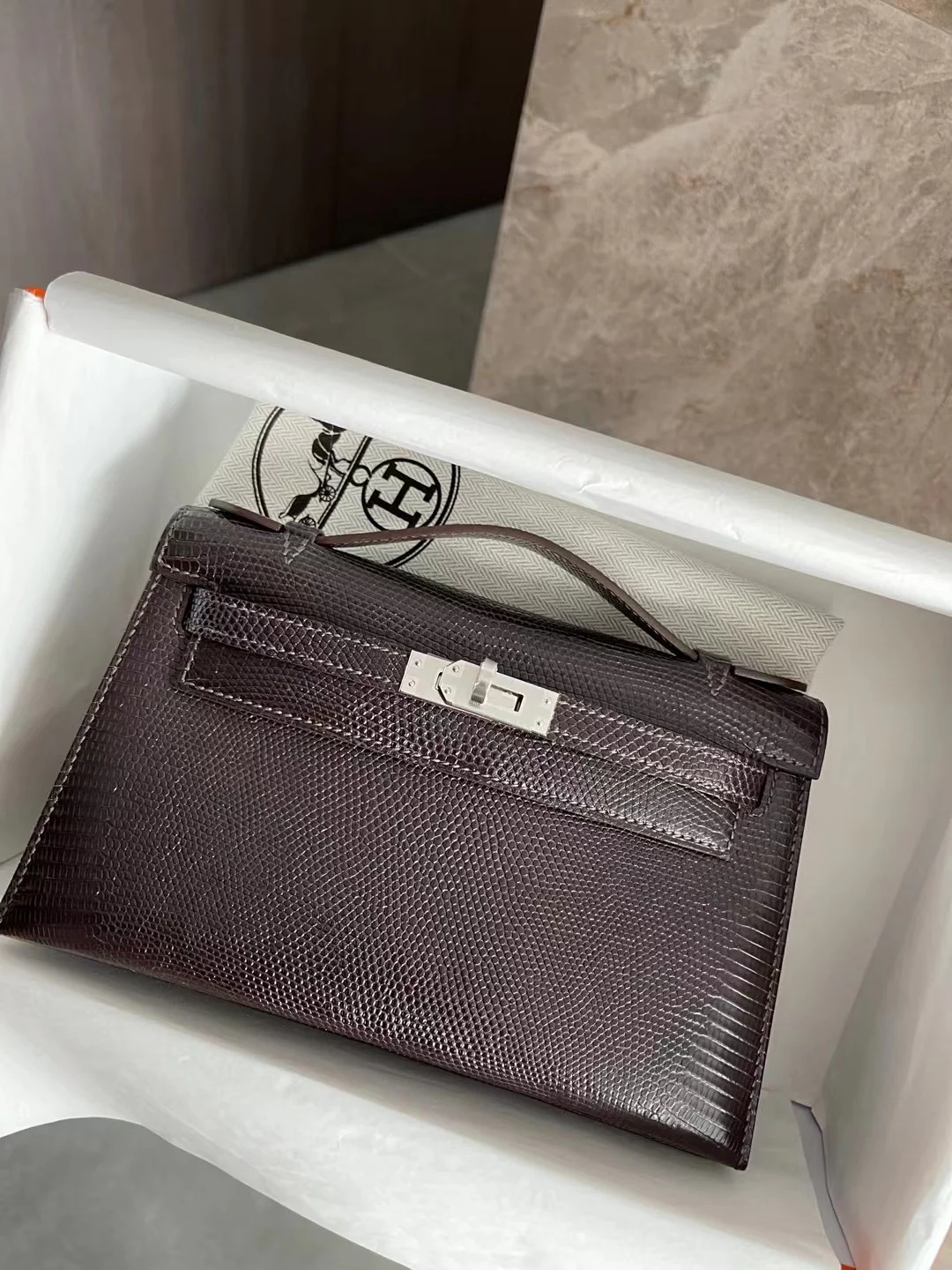 Миниатюрная сумка Hermes Kelly 1-го поколения - Кожа ящерицы - Шоколадный цвет - Серебряная пряжка