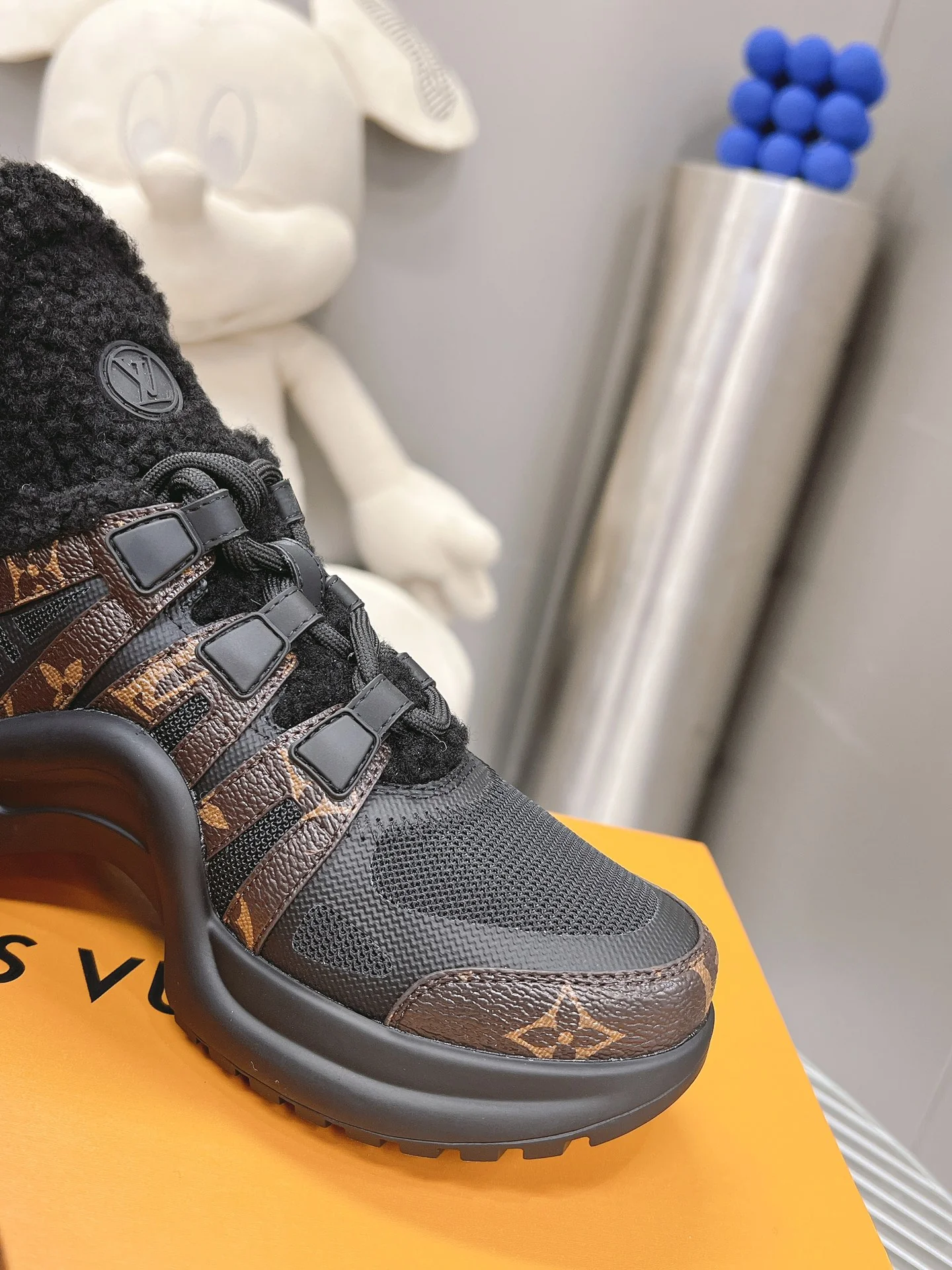 LV - Массивные туфли из шелковой кожи - Черные