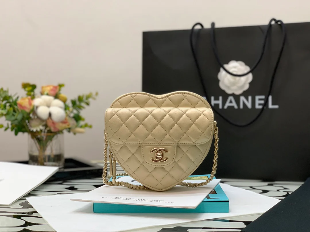 Сумка Chanel Heart с цепочкой и стеганым сердечком - Сумка из овечьей кожи с сердечком - 3 шт.