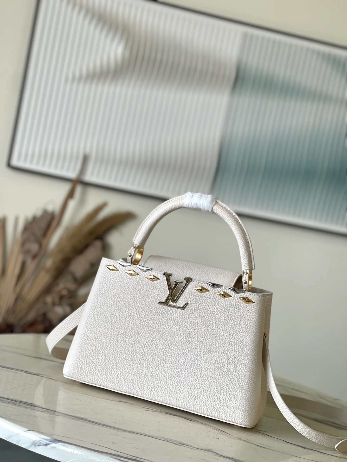 LV-m12751-capucines-medium handbag-white