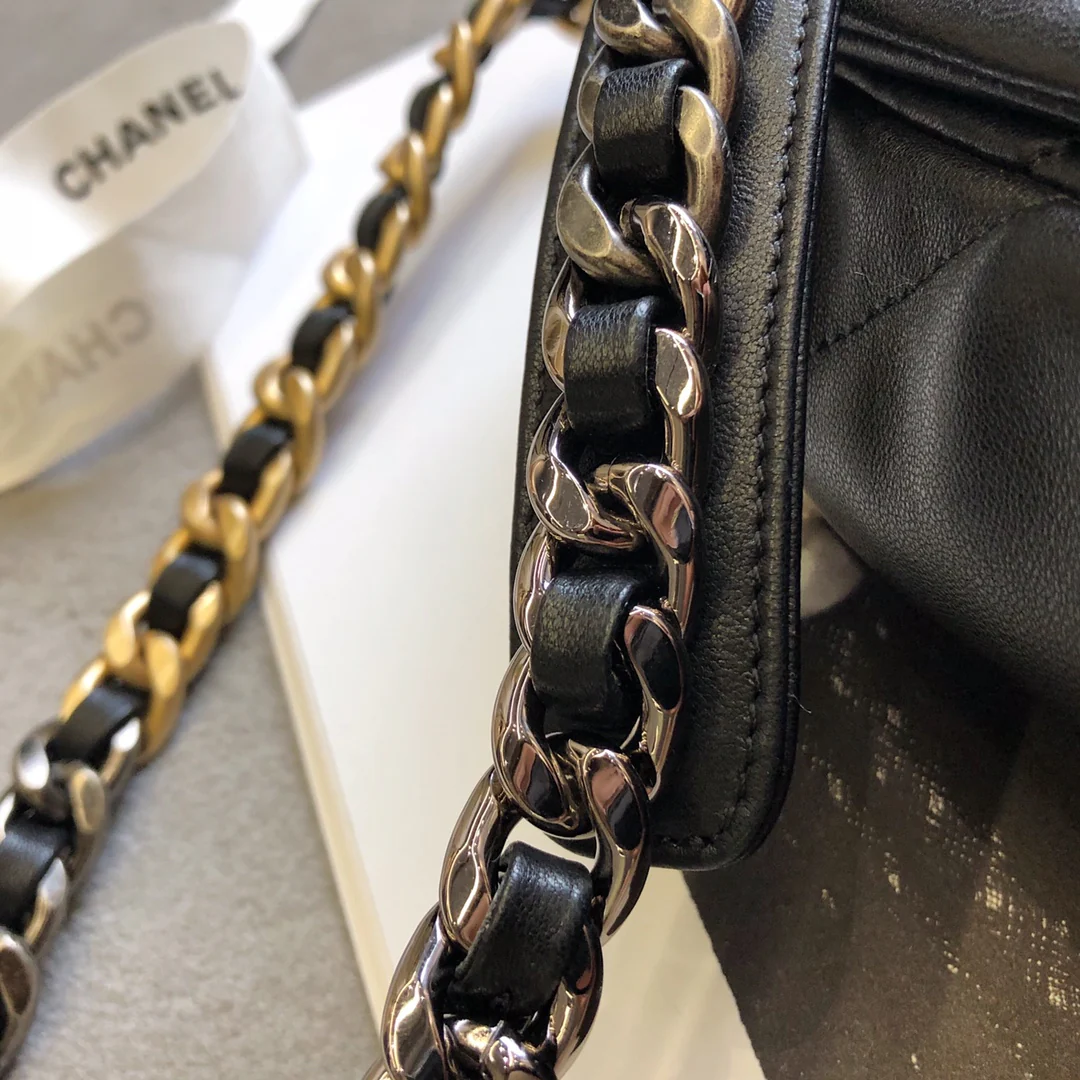 Маленькая сумочка Chanel 19bag - черная