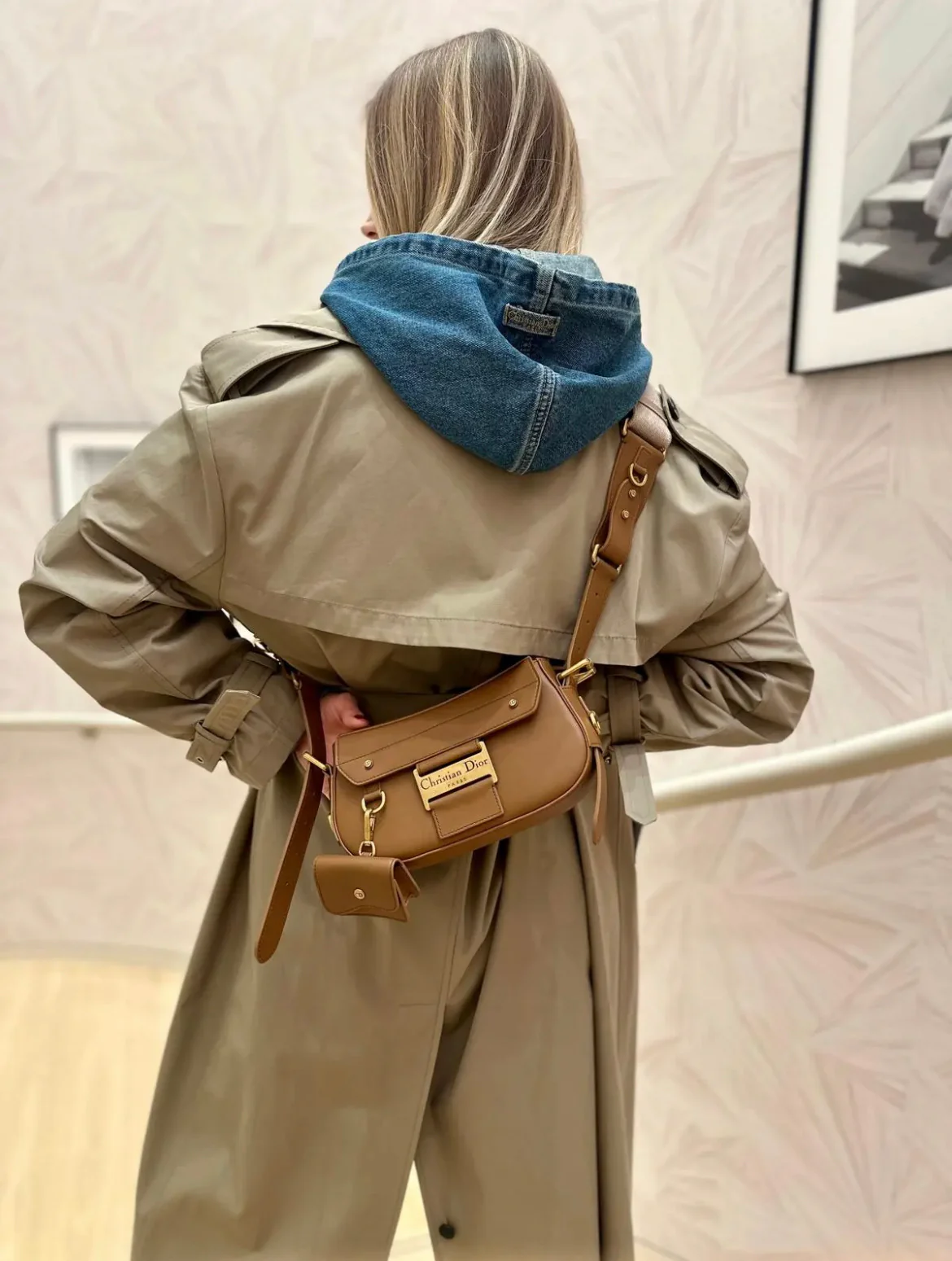 Сумка Dior Streetchic через плечо, маленькая, карамельного цвета.