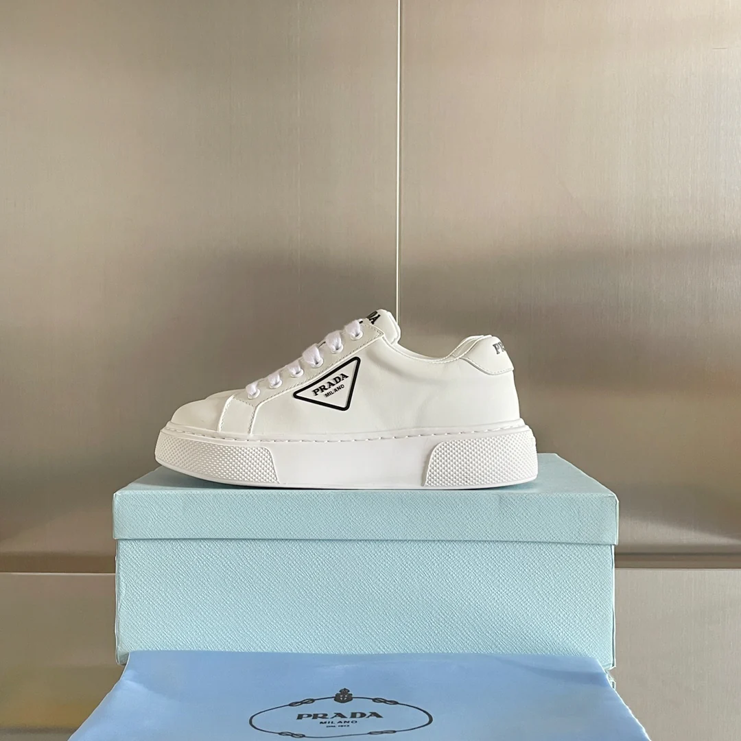 Prada - Новинки ранней весны 2022 года - Повседневные туфли на платформе