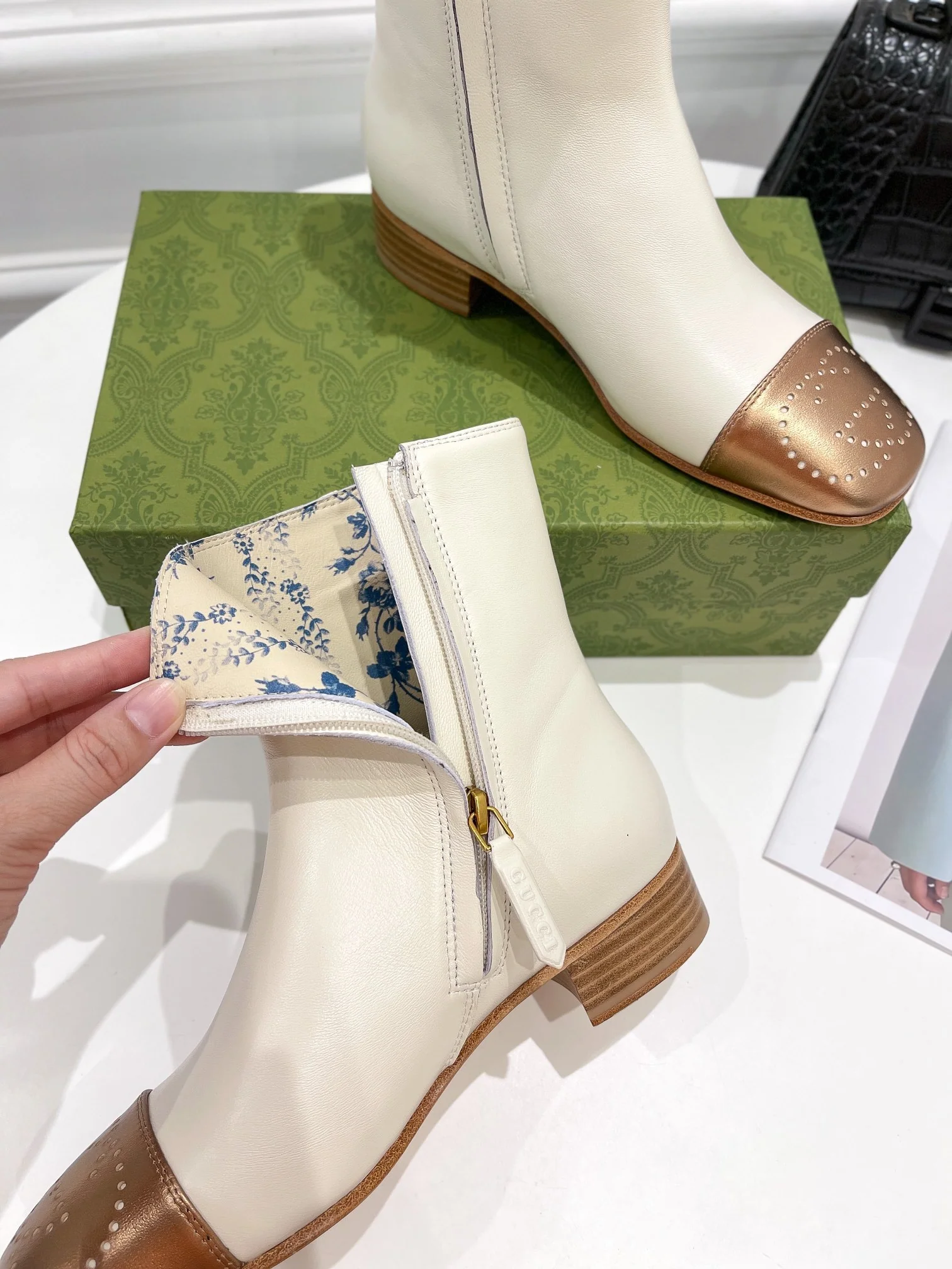 Новинки осенне-зимней коллекции Gucci 2022 - Ботильоны - 3