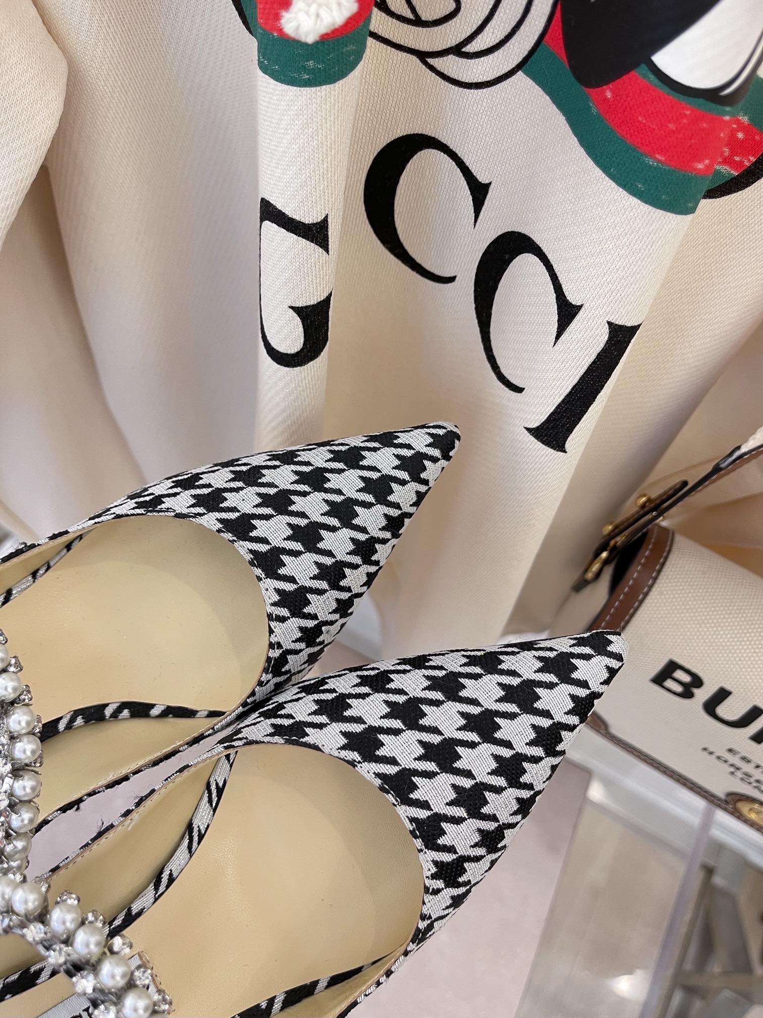 Jimmy - Жемчужная цепочка - Сандалии на низком каблуке