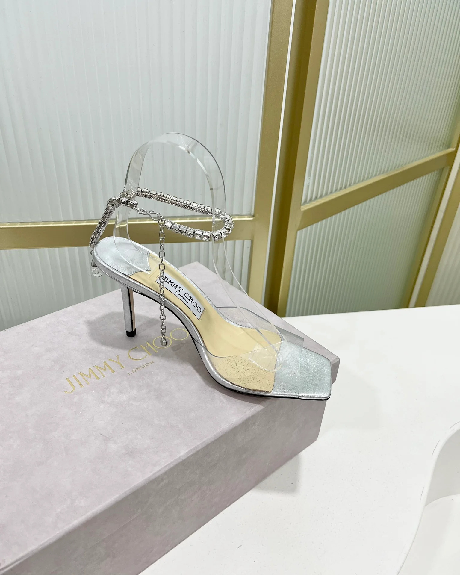 Jimmy - Новинка 2023 года - Босоножки на высоком каблуке с открытым носком и цепочкой - 8-5 см - Серебристые