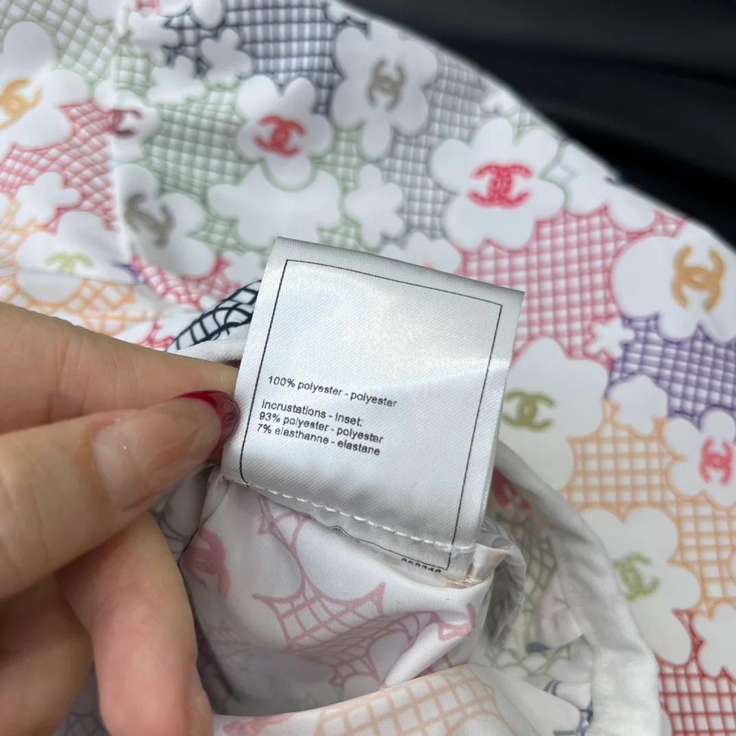 Chanel - 2403-24 Новинка: Стильная короткая куртка на молнии с принтом