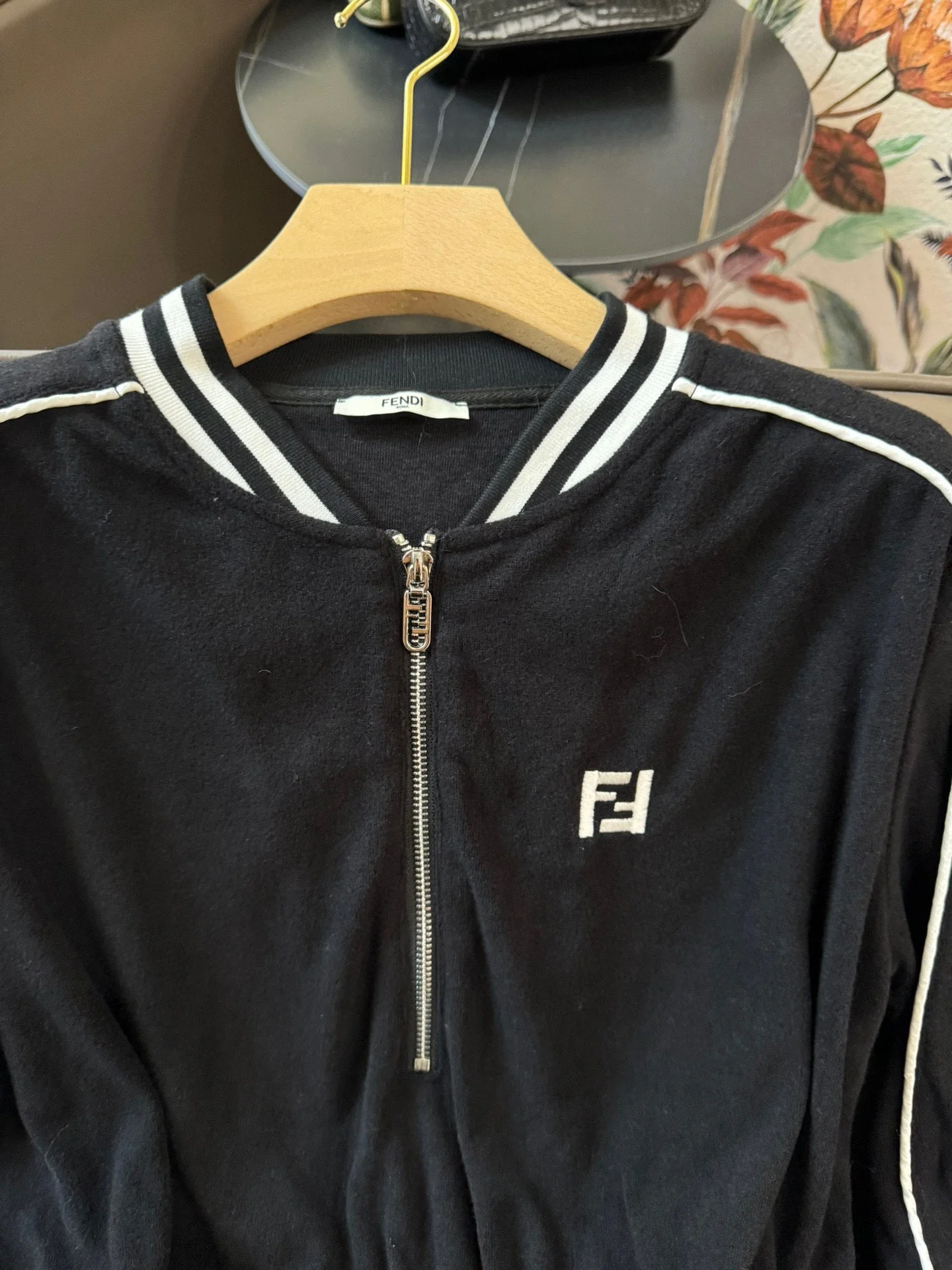 Fendi - 2403 - 24ss Новое бархатное платье с длинными рукавами и вышитой надписью