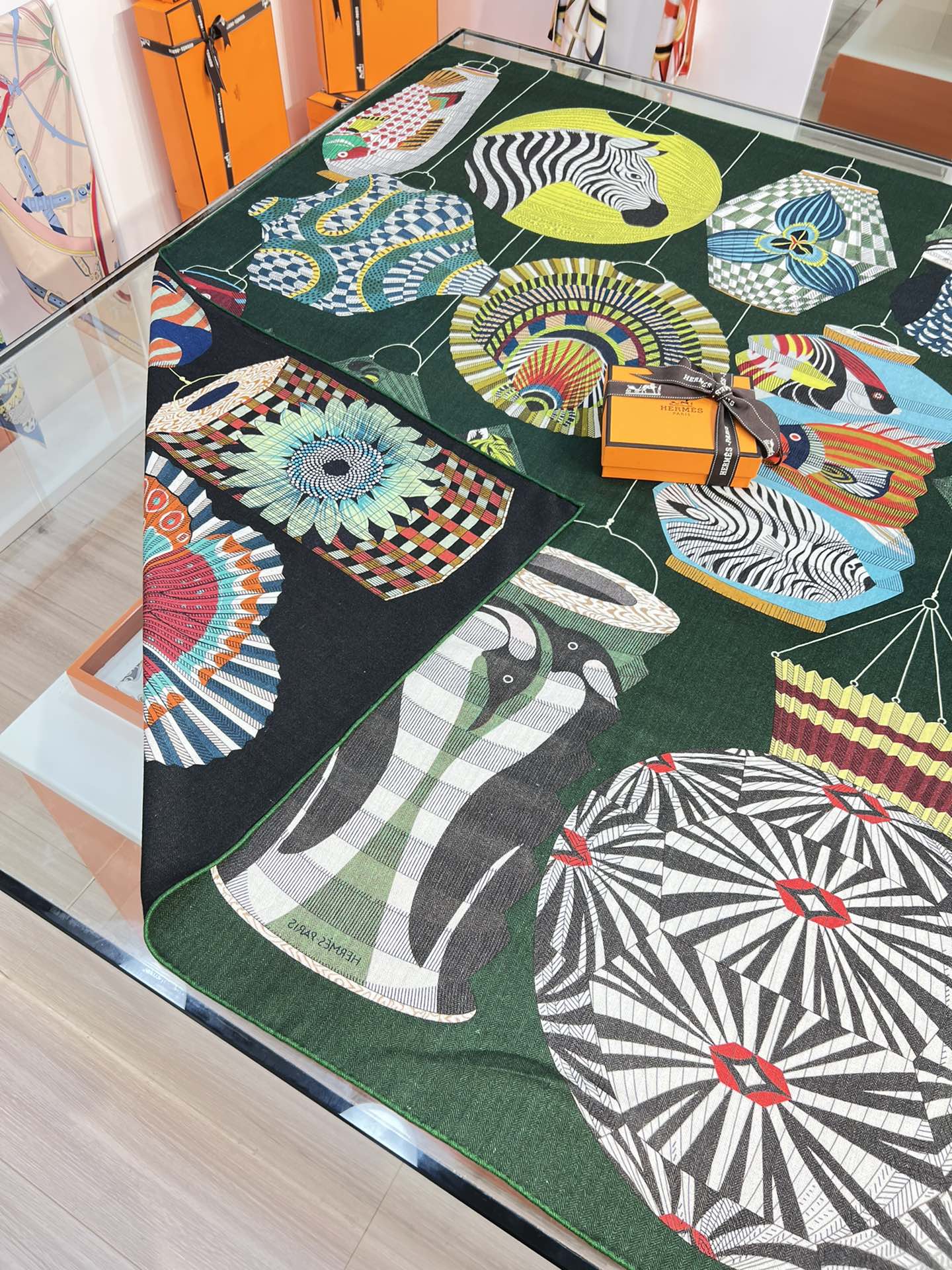 Большой двусторонний бархатный шарф Hermes - 140 см - 004