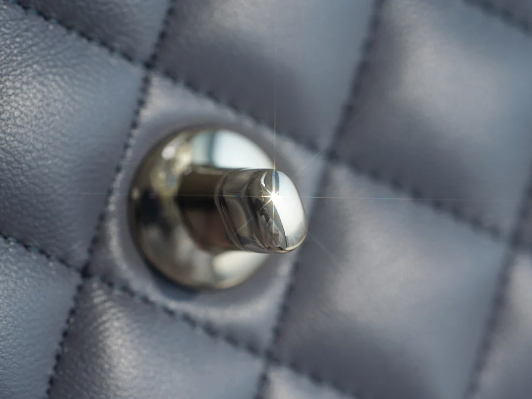 Chanel - Новая гармошка с ручкой, украшенной стразами - Серая