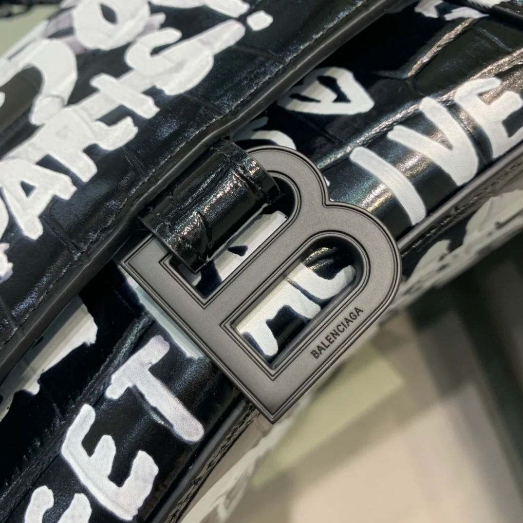 Сумка Balenciaga Hourglass - черная с рисунком под крокодиловую кожу