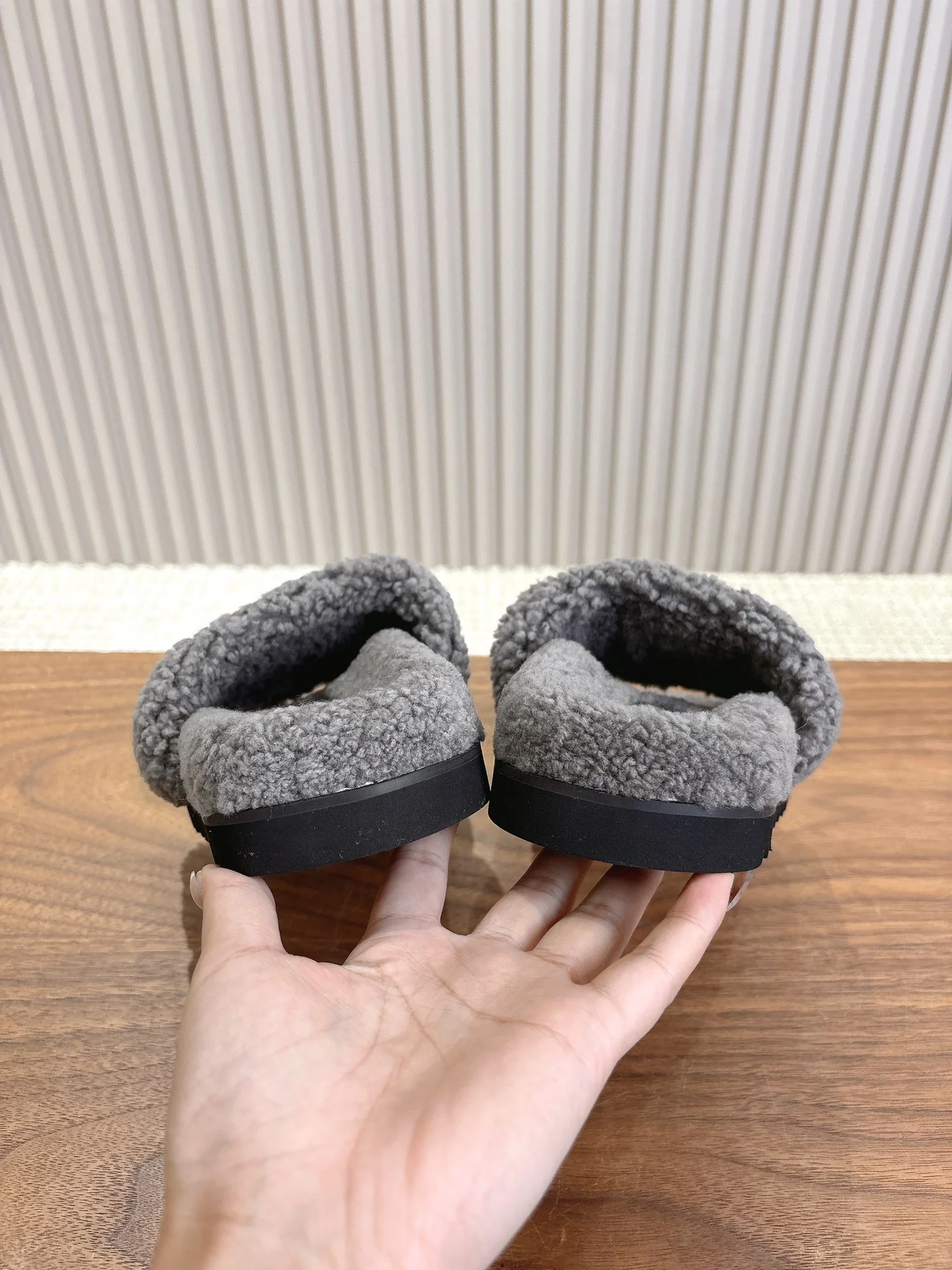 LV-2024 Шерстяные тапочки - Серые