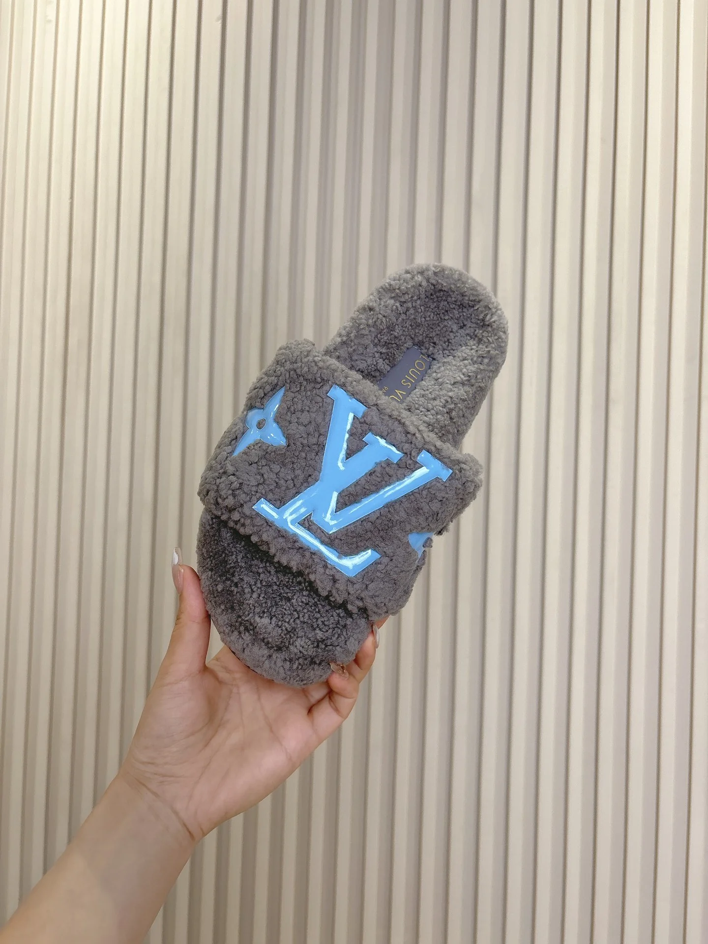 LV-2024 Шерстяные тапочки - Серые