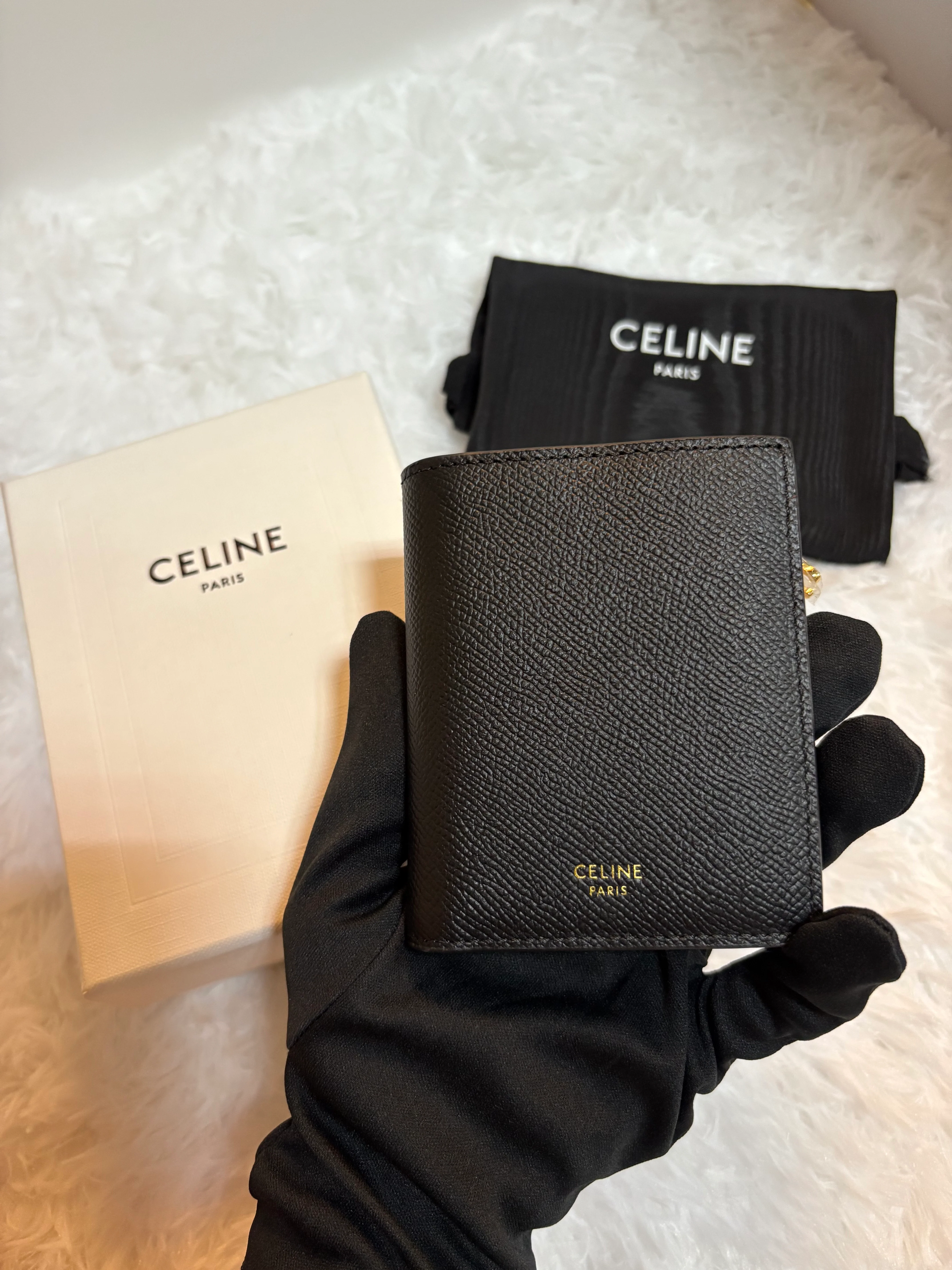 Celine-TRIOMPHE 坠饰粒面牛皮革短款钱包