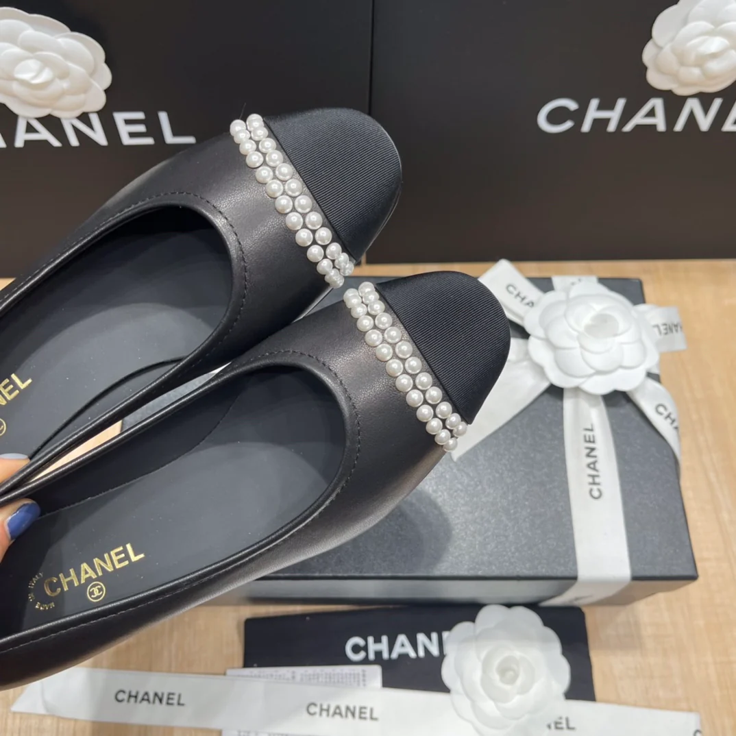 Chanel - Черные туфли на среднем каблуке