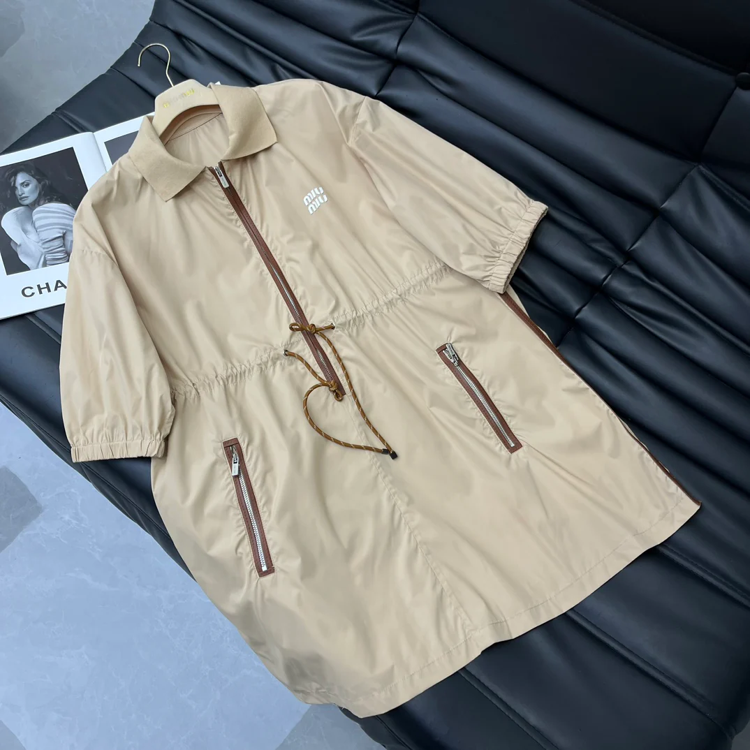 Miu Miu - 2404-24 Новинка: Тонкий нейлоновый комбинезон на молнии - цвет хаки