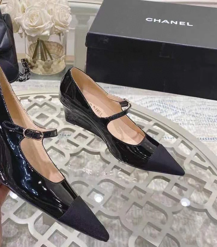 Новинка 2023 года от Chanel - Туфли на танкетке - Черные