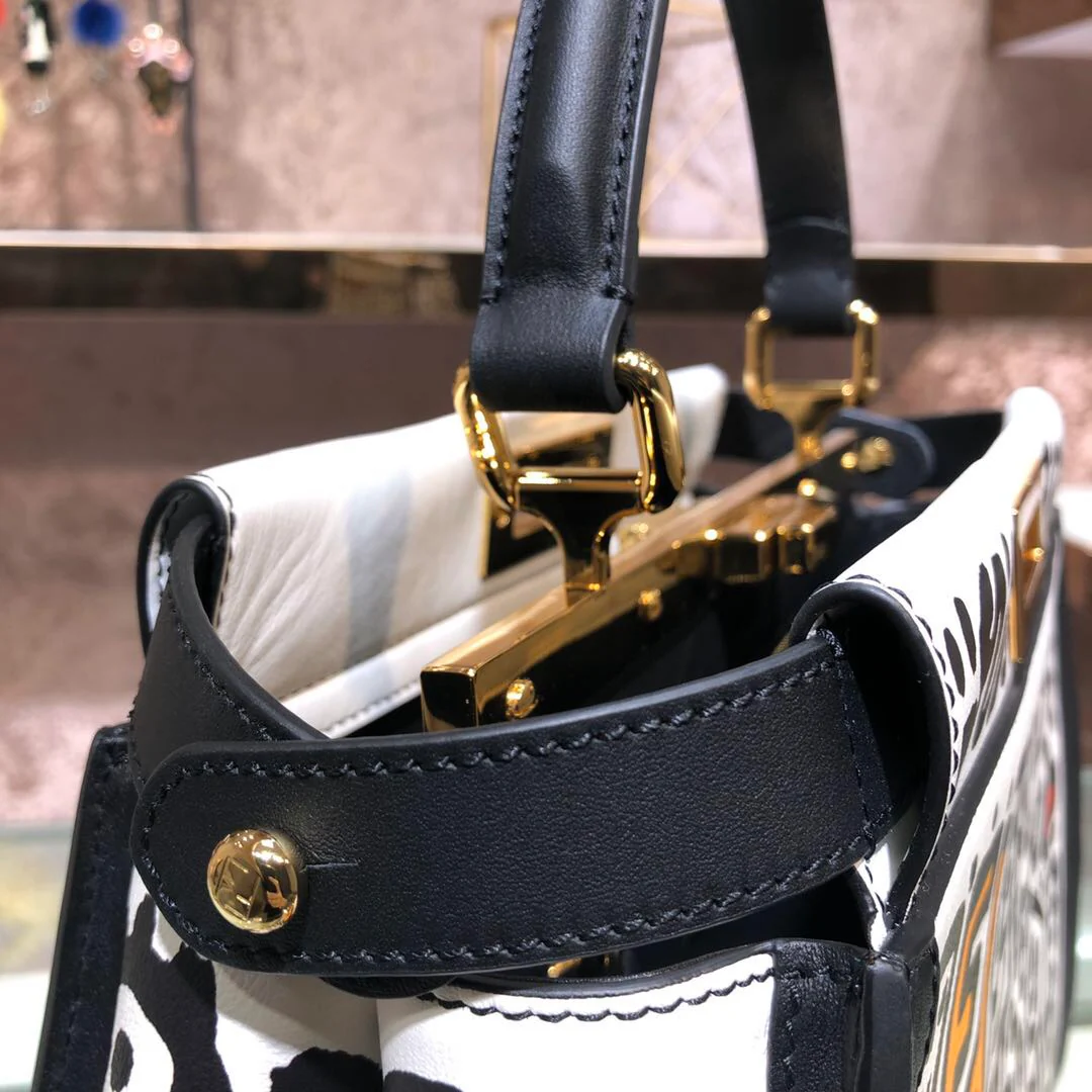 Сумка Fendi Peekaboo Medium Mr. Doodle из кожи