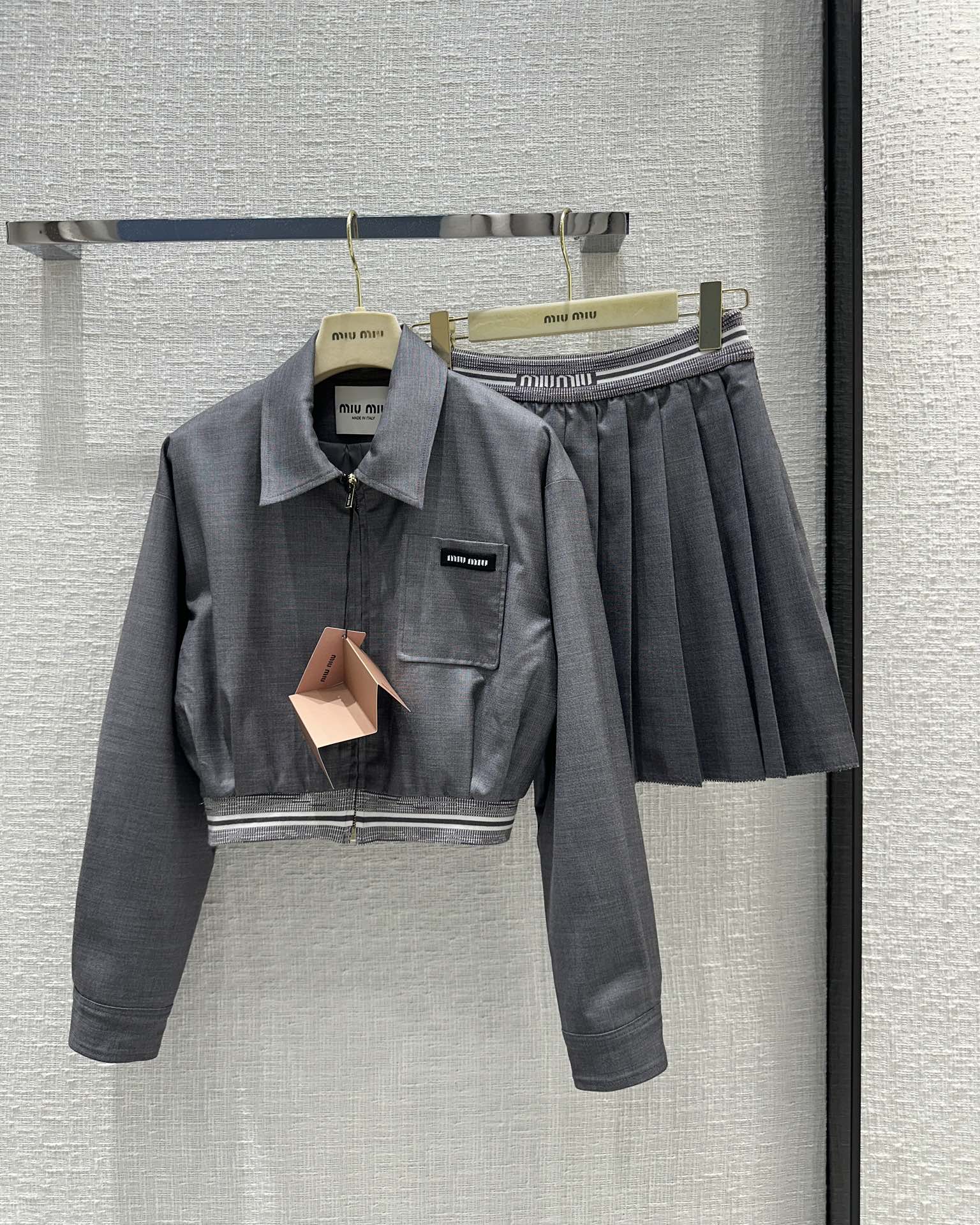 Miu Miu - 2404-24 Новинка ранней весны - Серый костюм