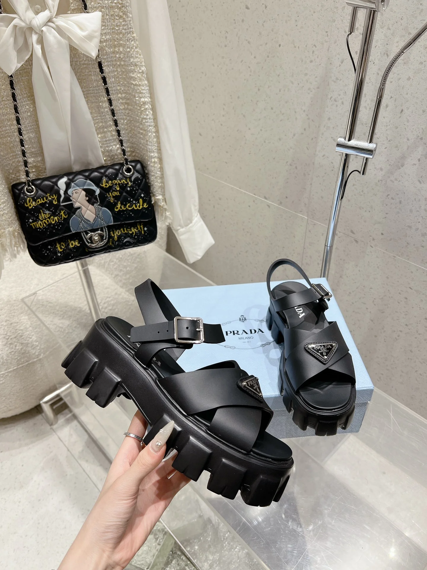 Prada - Плетеные резиновые сандалии на платформе - Черные