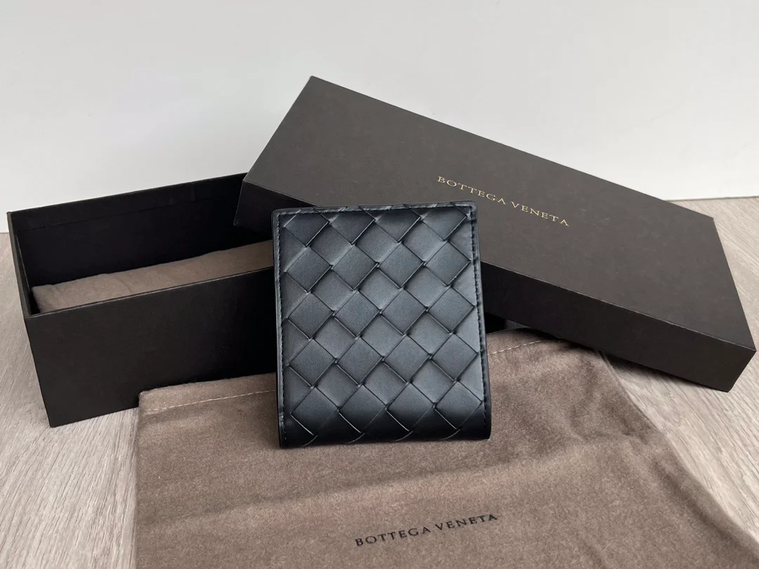 BV-中宽 编织 两折扣短夹 牛皮 11.5x9.5cm