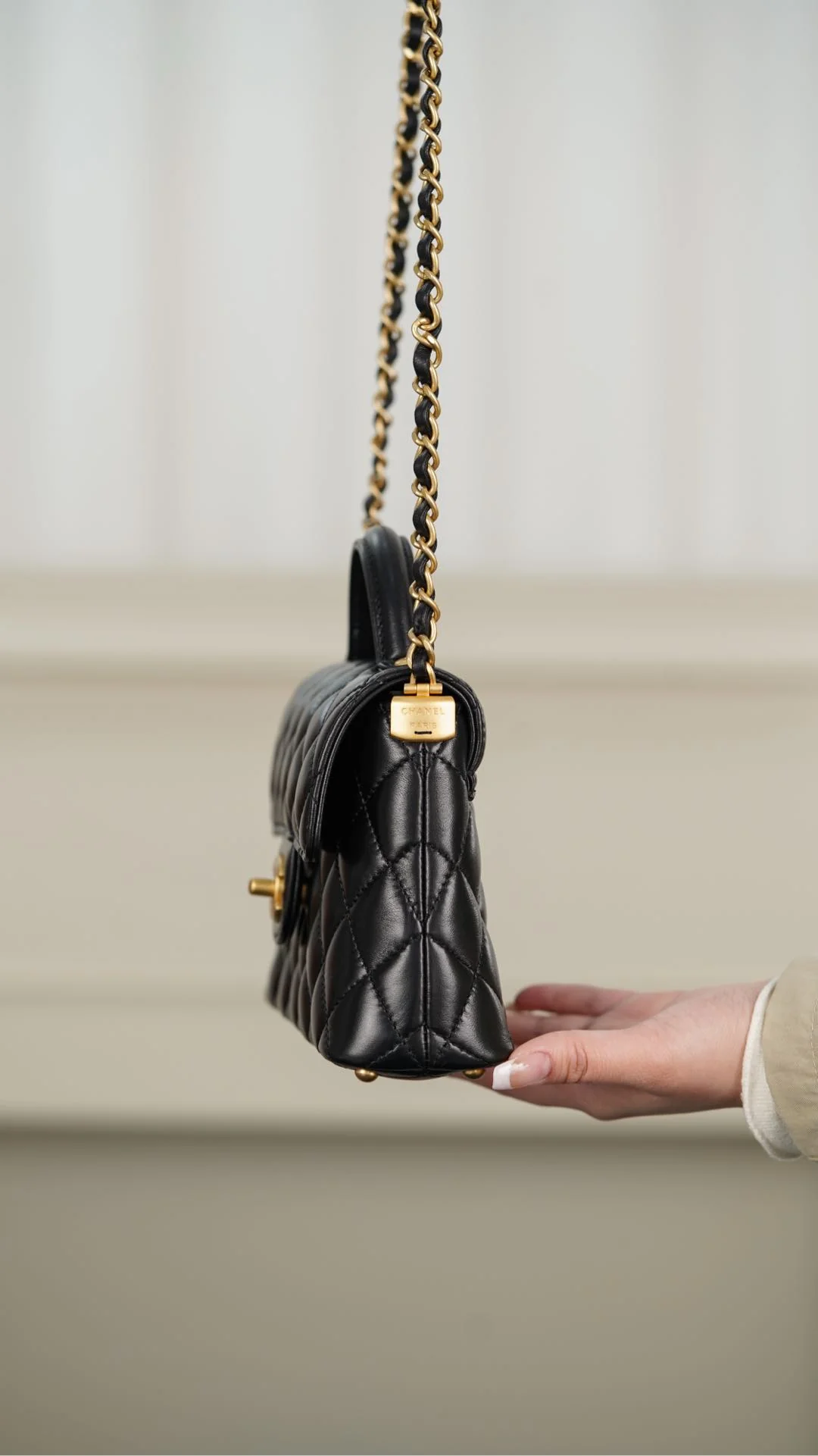 Сумка Chanel 25p Handle Flap Bag (квадратная) - черно-золотая