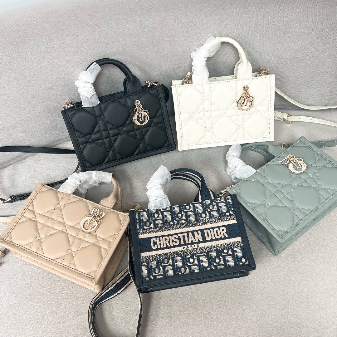 Мини-сумка Dior Booktote зеленого цвета