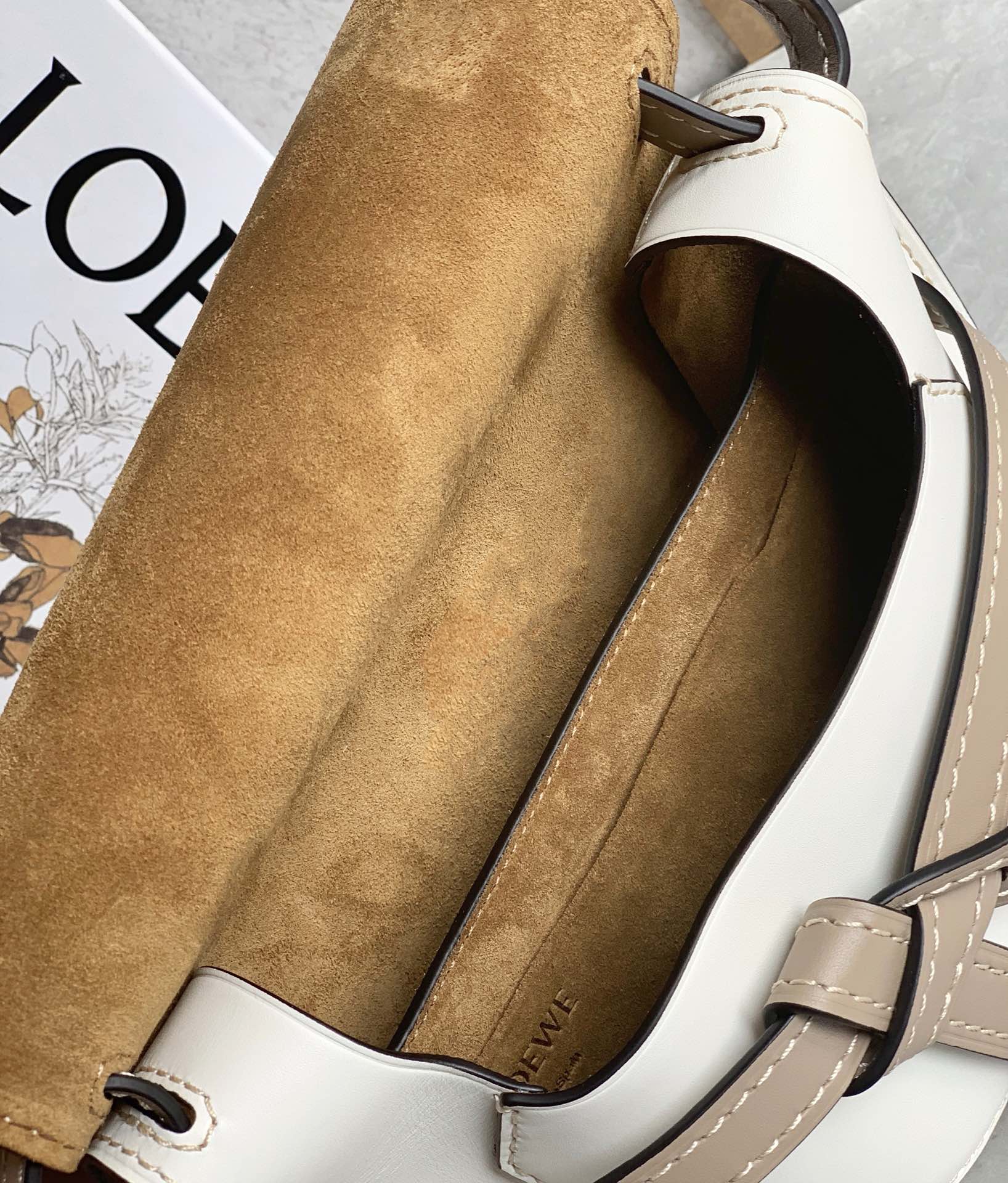 Loewe-gate-mini-21x12-5x9-5-cm-6