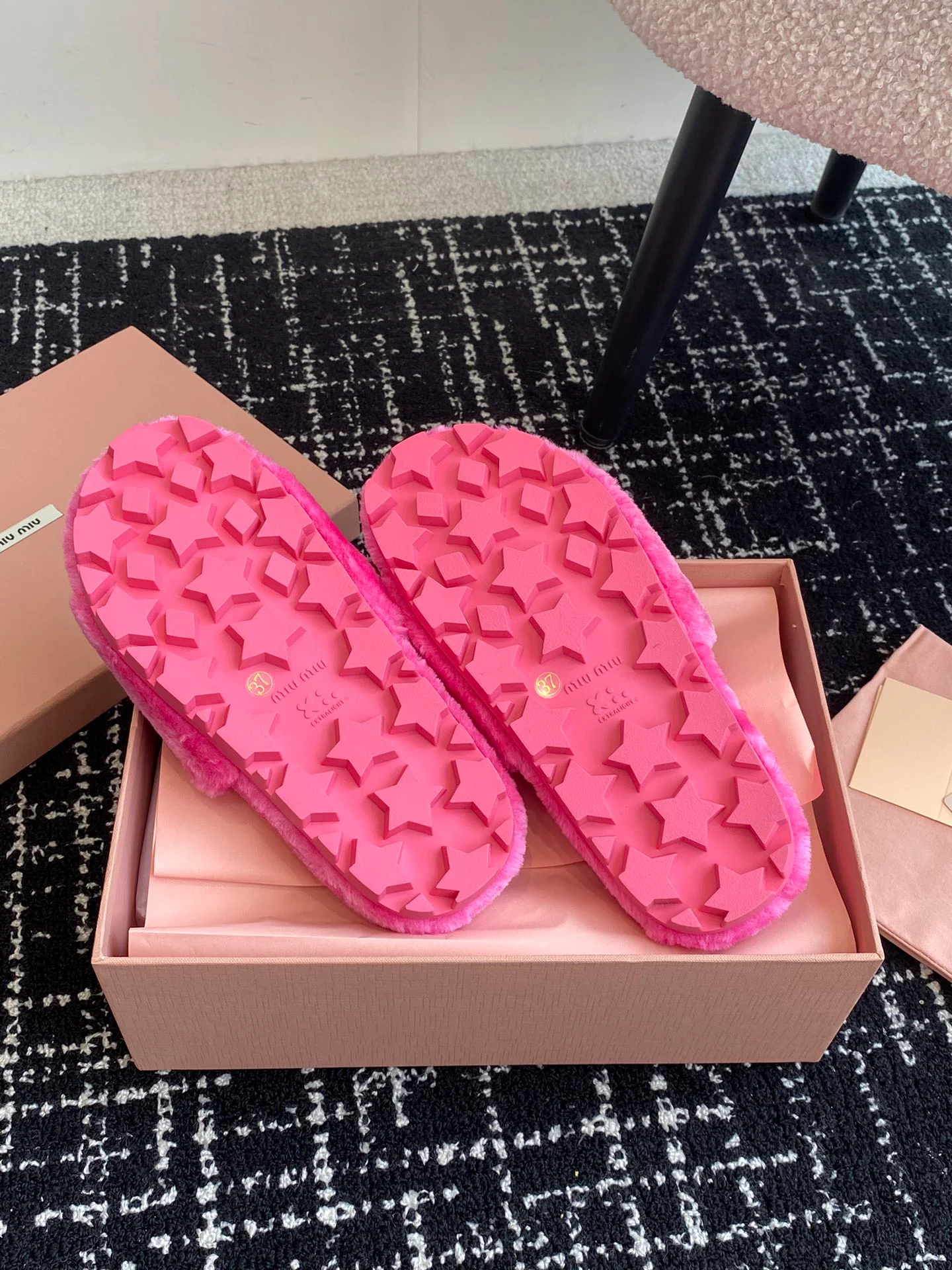 Шерстяные тапочки Miu Miu 2024 - розовые