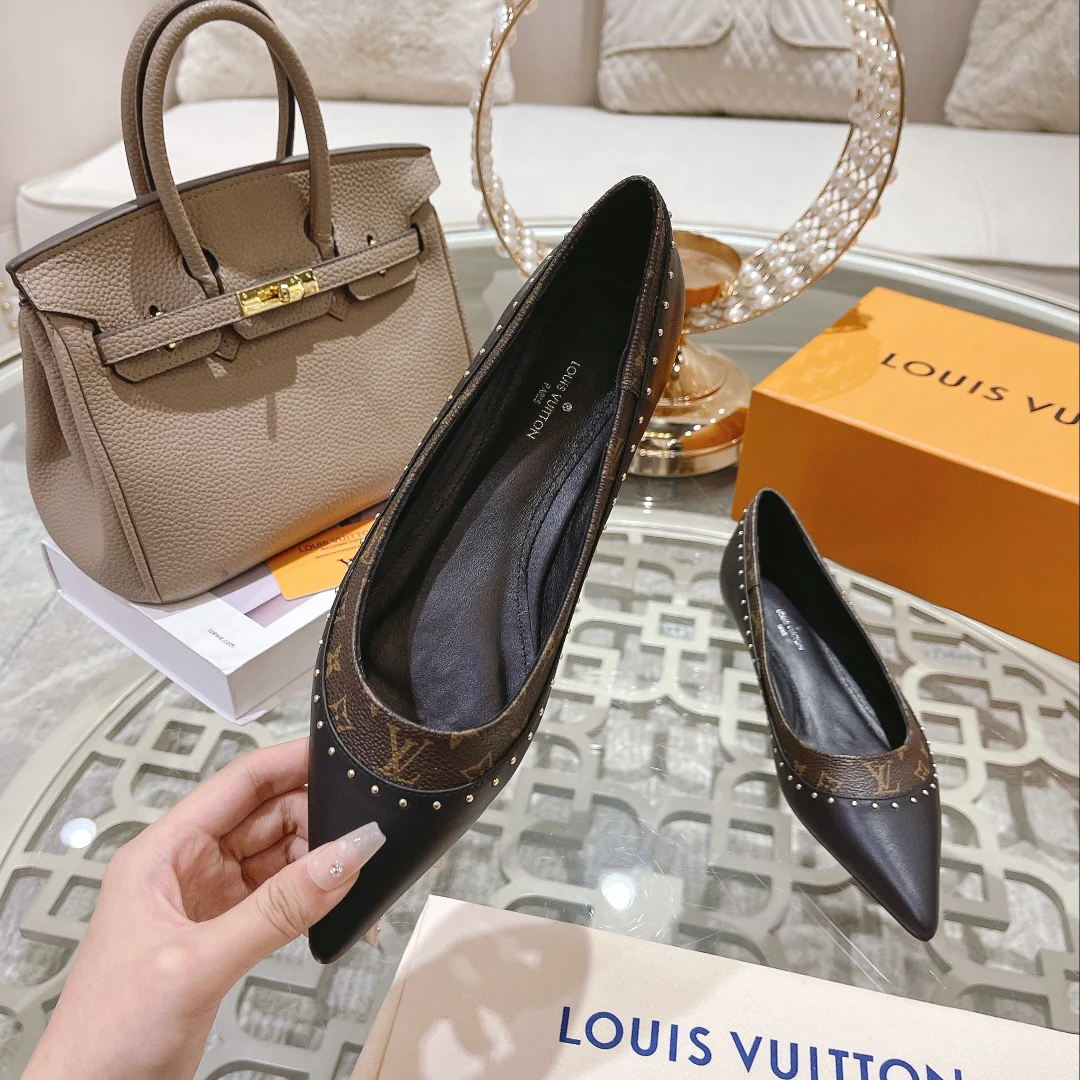 LV - Новинка сезона осень/зима 2022 - Туфли с плоским носком и острым носком