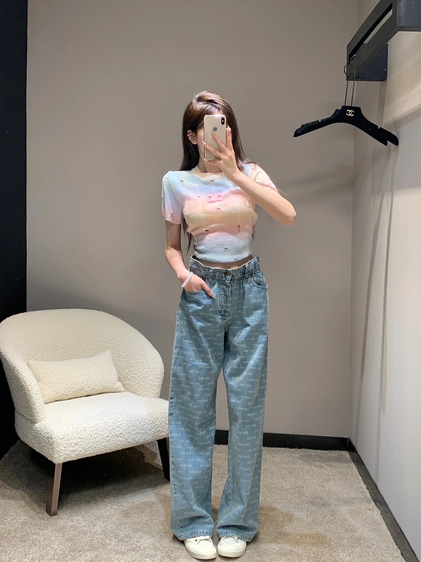 Джинсы Miu Miu-2404 с лазерным логотипом и цветочным узором